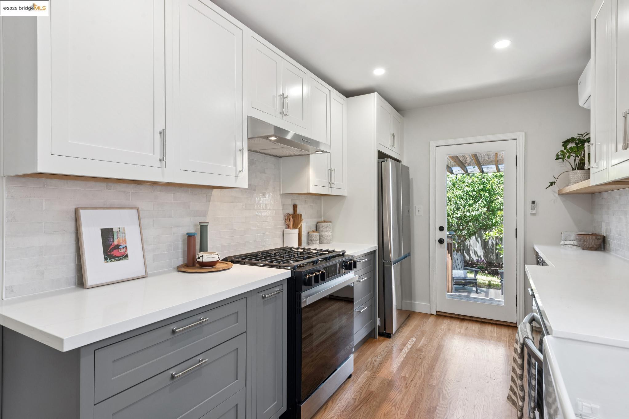 Detail Gallery Image 13 of 34 For 2634 Acton, Berkeley,  CA 94702 - 2 Beds | 1 Baths