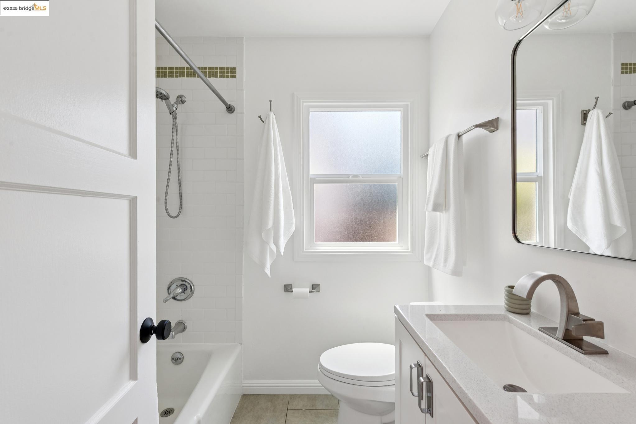 Detail Gallery Image 19 of 34 For 2634 Acton, Berkeley,  CA 94702 - 2 Beds | 1 Baths