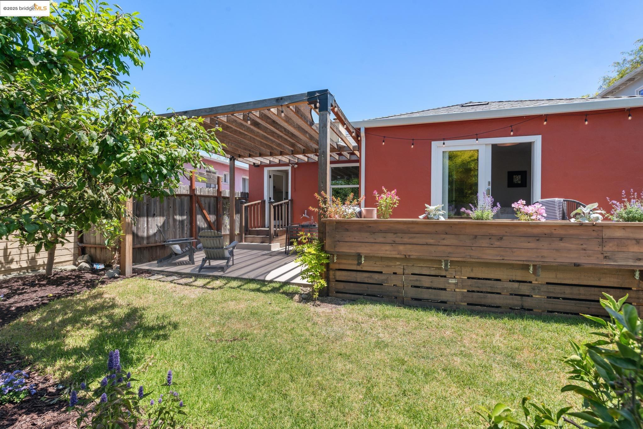 Detail Gallery Image 31 of 34 For 2634 Acton, Berkeley,  CA 94702 - 2 Beds | 1 Baths