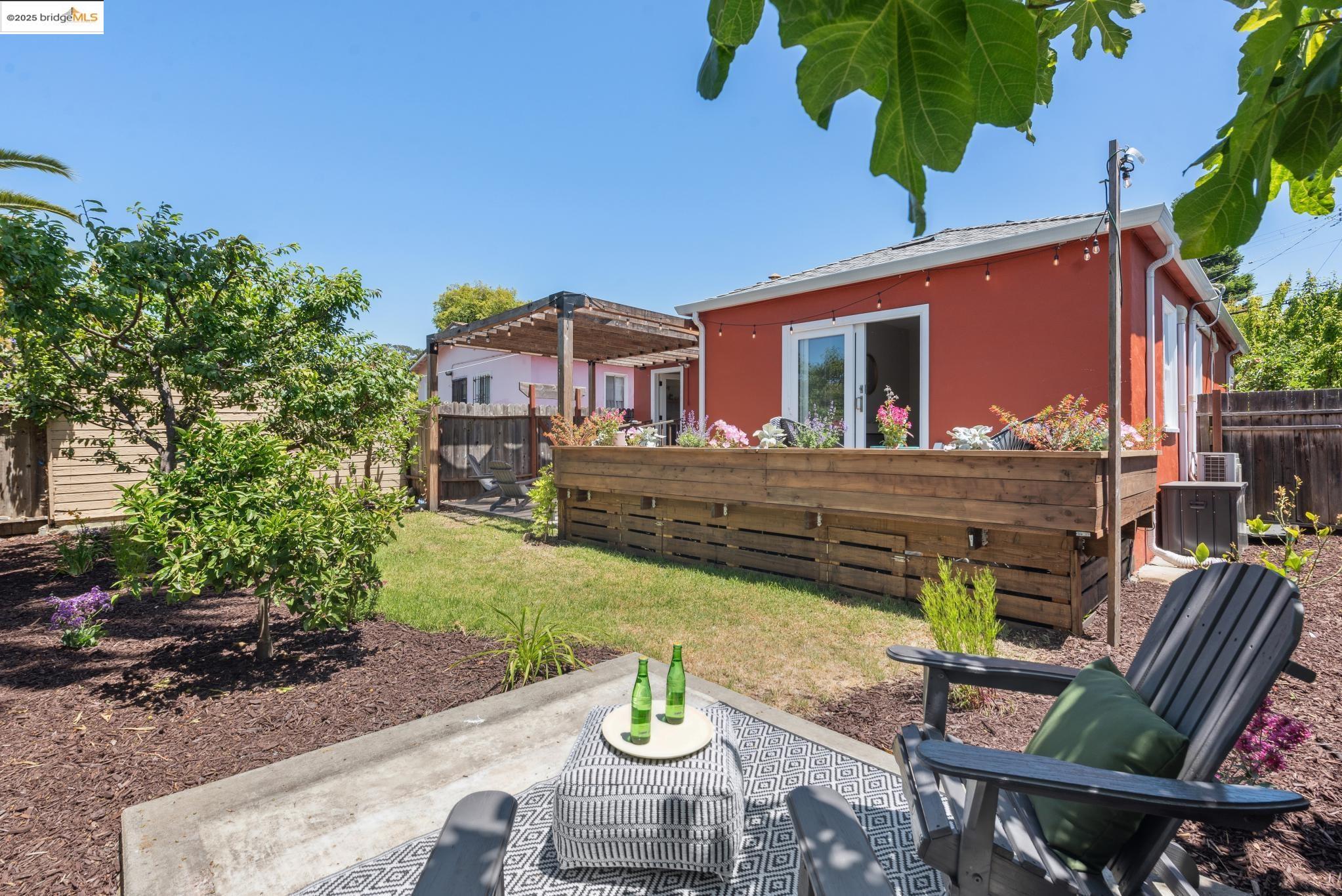 Detail Gallery Image 32 of 34 For 2634 Acton, Berkeley,  CA 94702 - 2 Beds | 1 Baths
