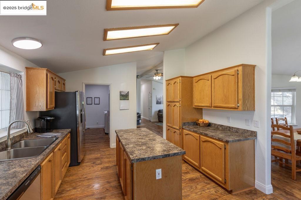 Detail Gallery Image 12 of 56 For 20828 Ferretti Rd, Groveland,  CA 95321 - 3 Beds | 2 Baths