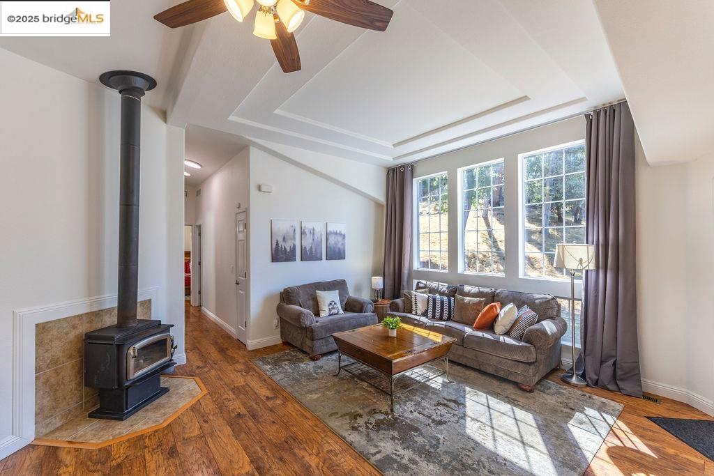 Detail Gallery Image 3 of 56 For 20828 Ferretti Rd, Groveland,  CA 95321 - 3 Beds | 2 Baths