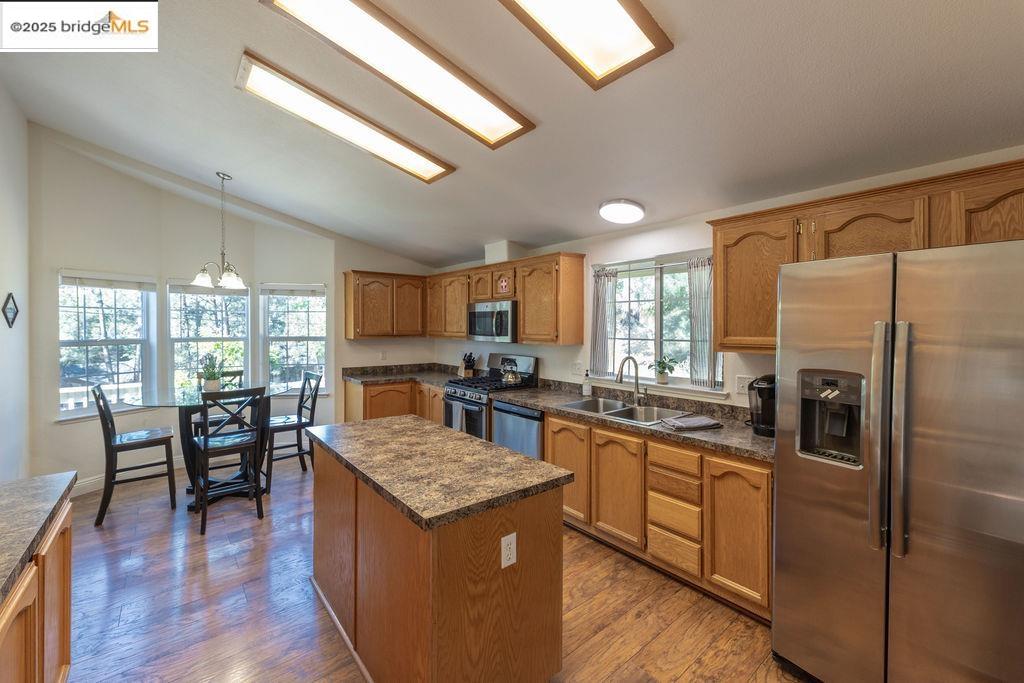 Detail Gallery Image 6 of 56 For 20828 Ferretti Rd, Groveland,  CA 95321 - 3 Beds | 2 Baths