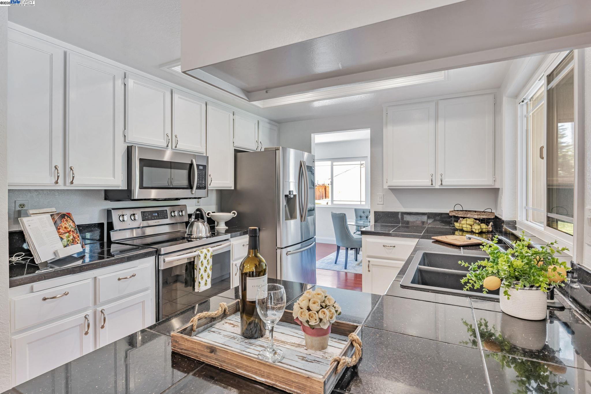 Detail Gallery Image 16 of 50 For 4243 Nerissa Cir, Fremont,  CA 94555 - 4 Beds | 1/1 Baths