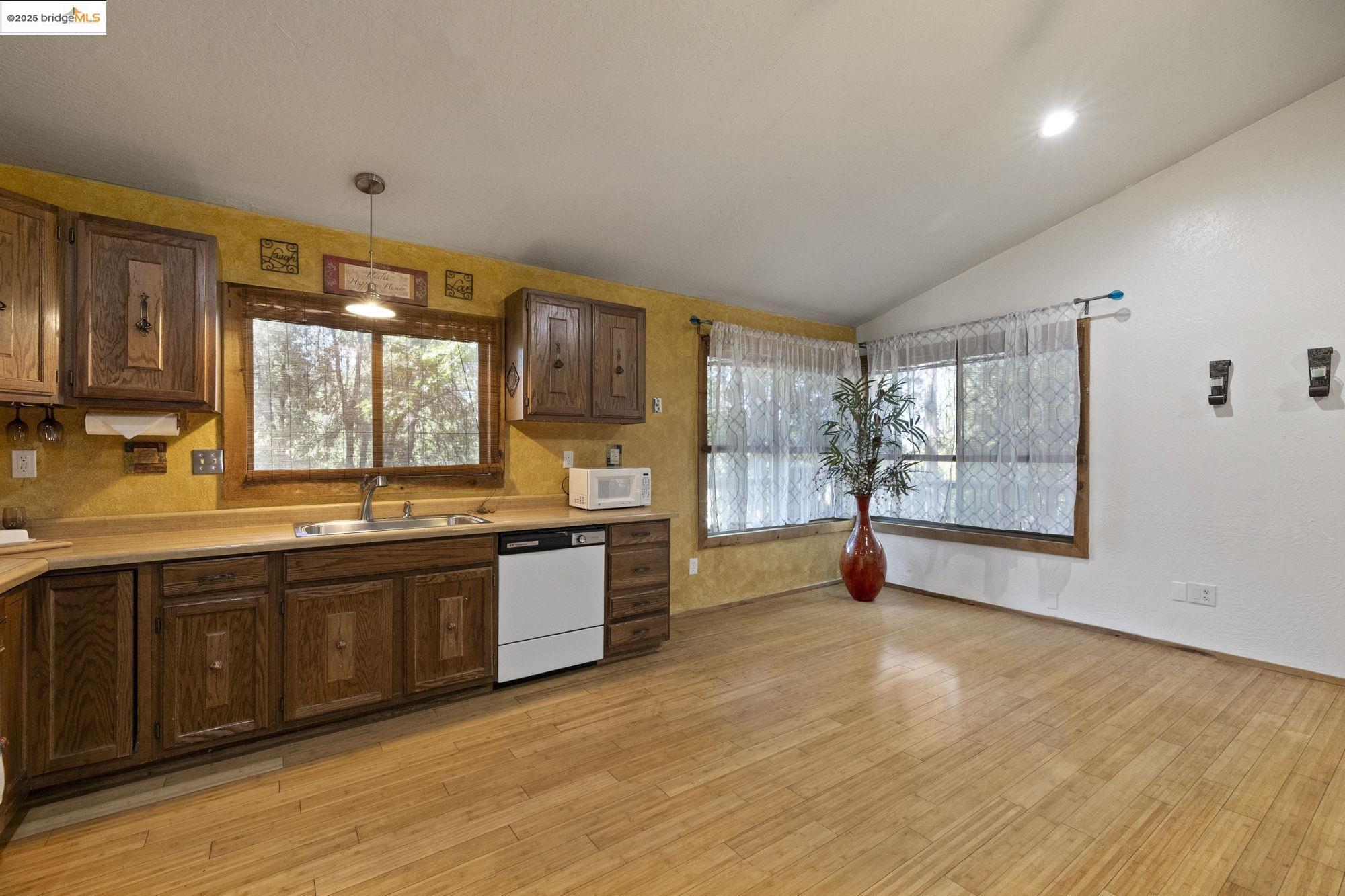 Detail Gallery Image 16 of 28 For 20569 Ponderosa Way, Tuolumne,  CA 95379 - 2 Beds | 1/1 Baths