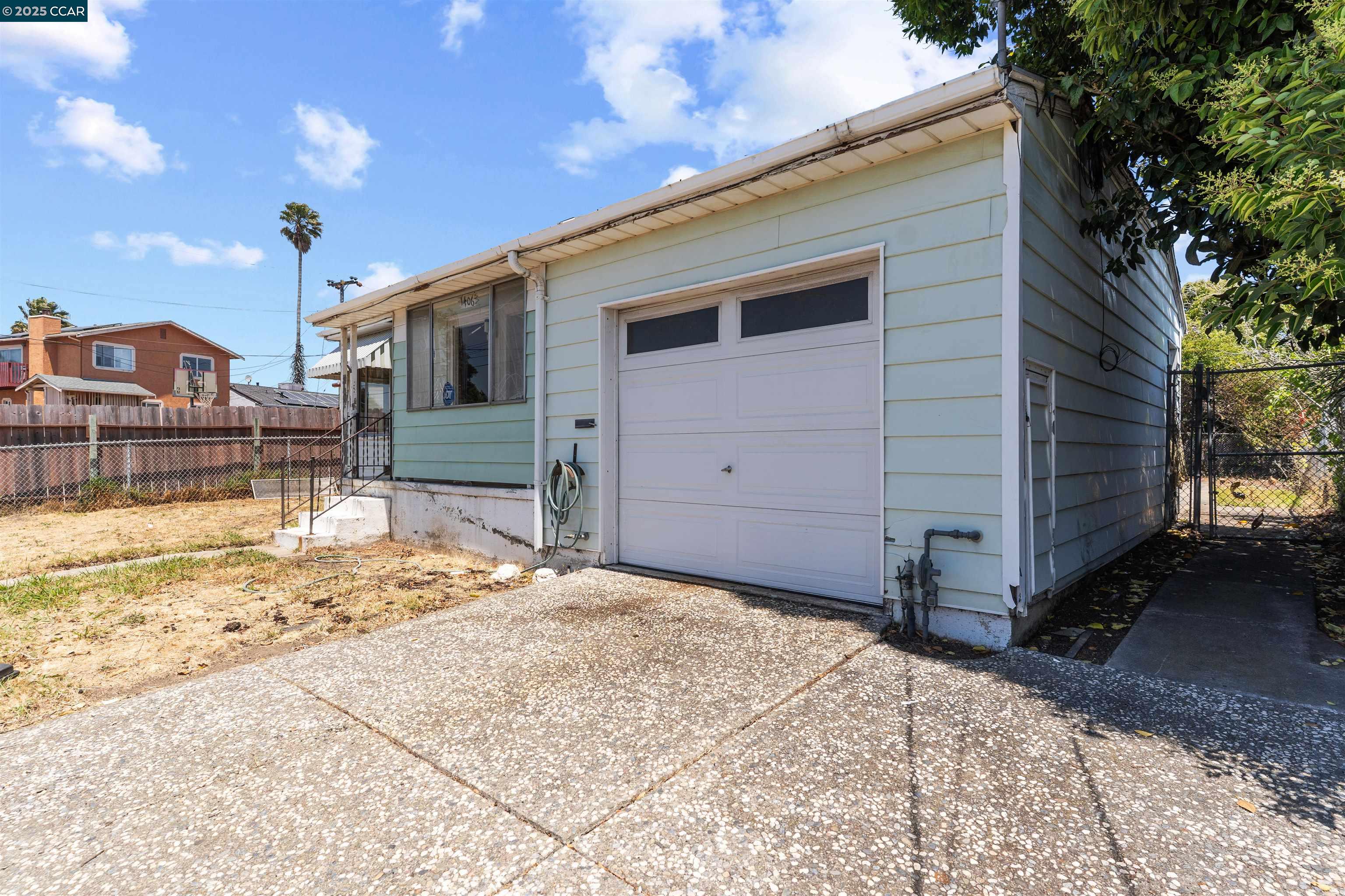 Detail Gallery Image 2 of 23 For 1406 Monterey St, Richmond,  CA 94804 - 2 Beds | 1 Baths