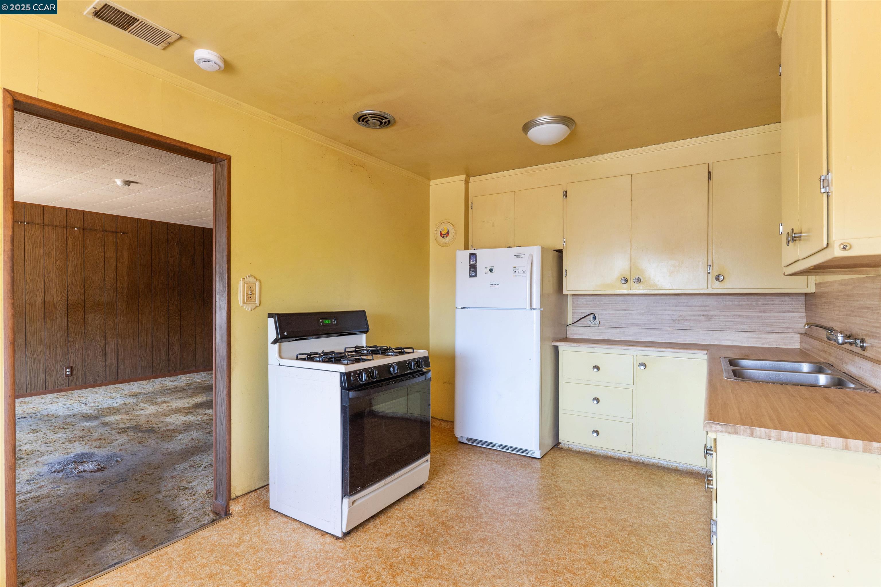 Detail Gallery Image 4 of 23 For 1406 Monterey St, Richmond,  CA 94804 - 2 Beds | 1 Baths