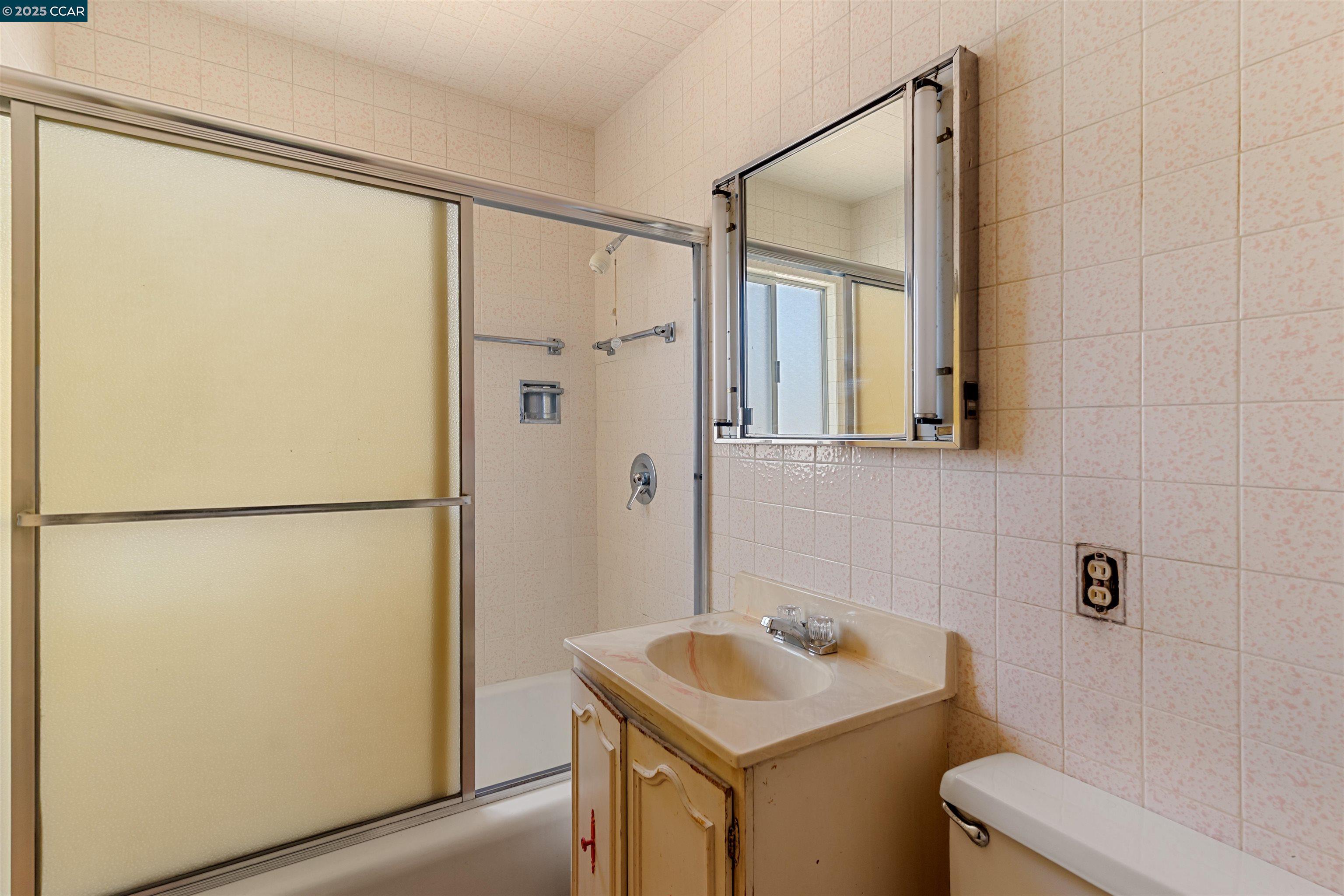 Detail Gallery Image 7 of 23 For 1406 Monterey St, Richmond,  CA 94804 - 2 Beds | 1 Baths