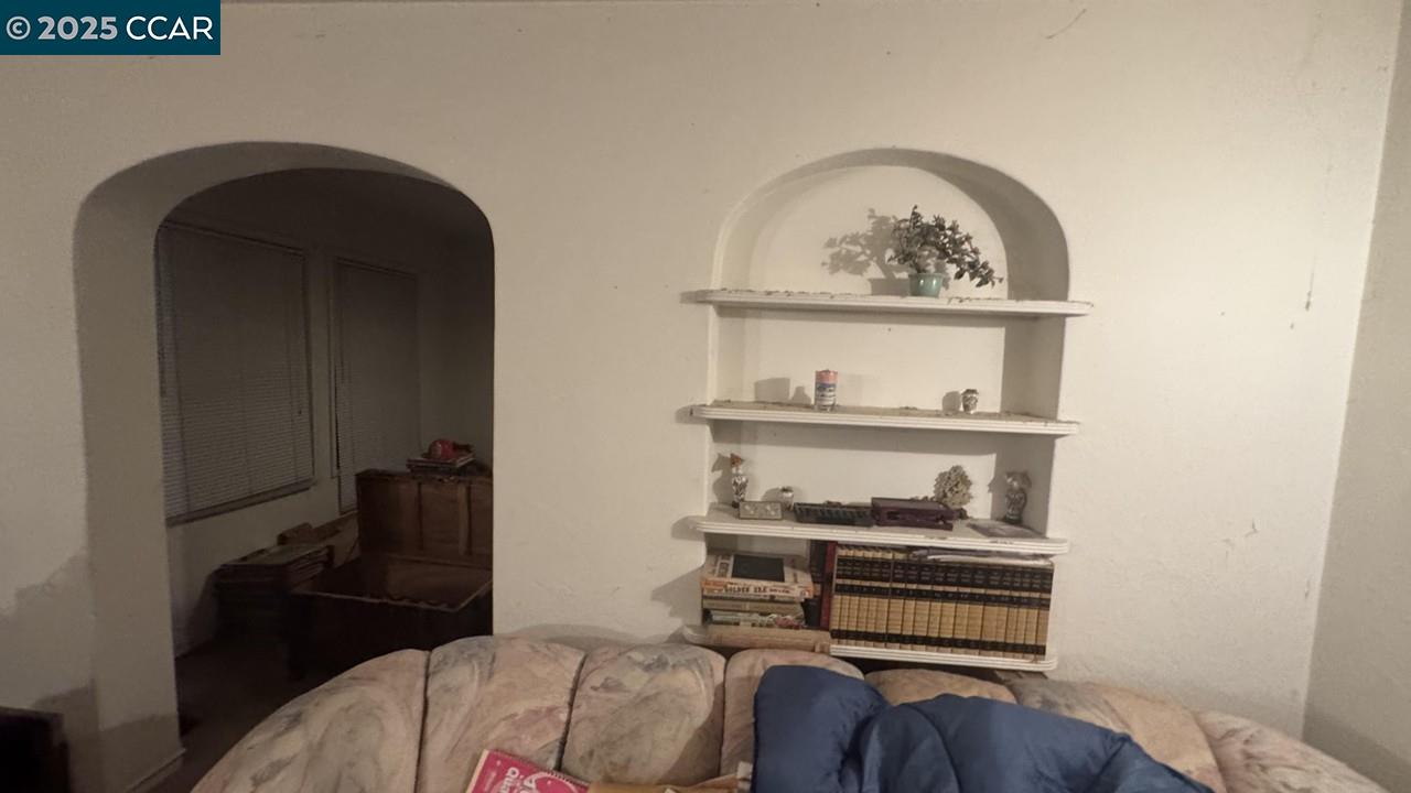 Detail Gallery Image 15 of 26 For 2207 17th Ave, Oakland,  CA 94606-4023 - 2 Beds | 1 Baths