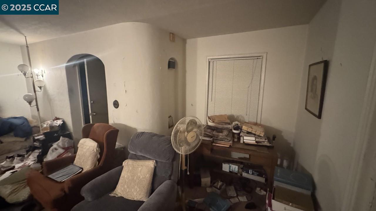 Detail Gallery Image 17 of 26 For 2207 17th Ave, Oakland,  CA 94606-4023 - 2 Beds | 1 Baths