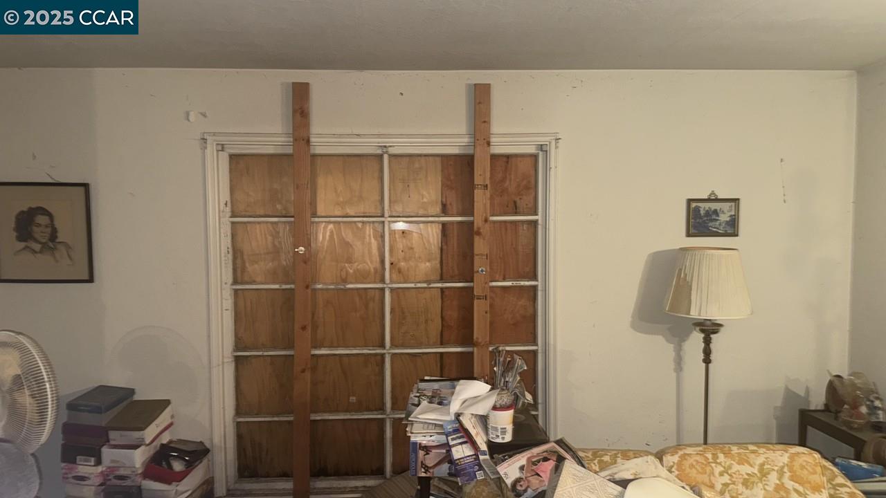 Detail Gallery Image 19 of 26 For 2207 17th Ave, Oakland,  CA 94606-4023 - 2 Beds | 1 Baths
