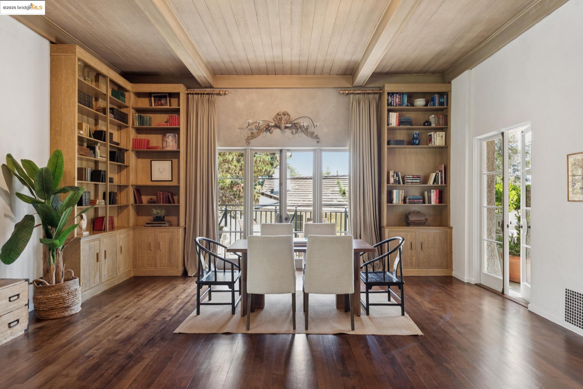 Detail Gallery Image 11 of 59 For 305 the Uplands, Berkeley,  CA 94705 - 4 Beds | 3/2 Baths