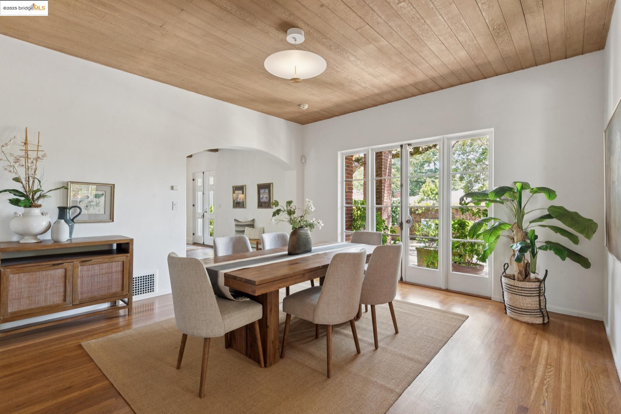 Detail Gallery Image 13 of 59 For 305 the Uplands, Berkeley,  CA 94705 - 4 Beds | 3/2 Baths