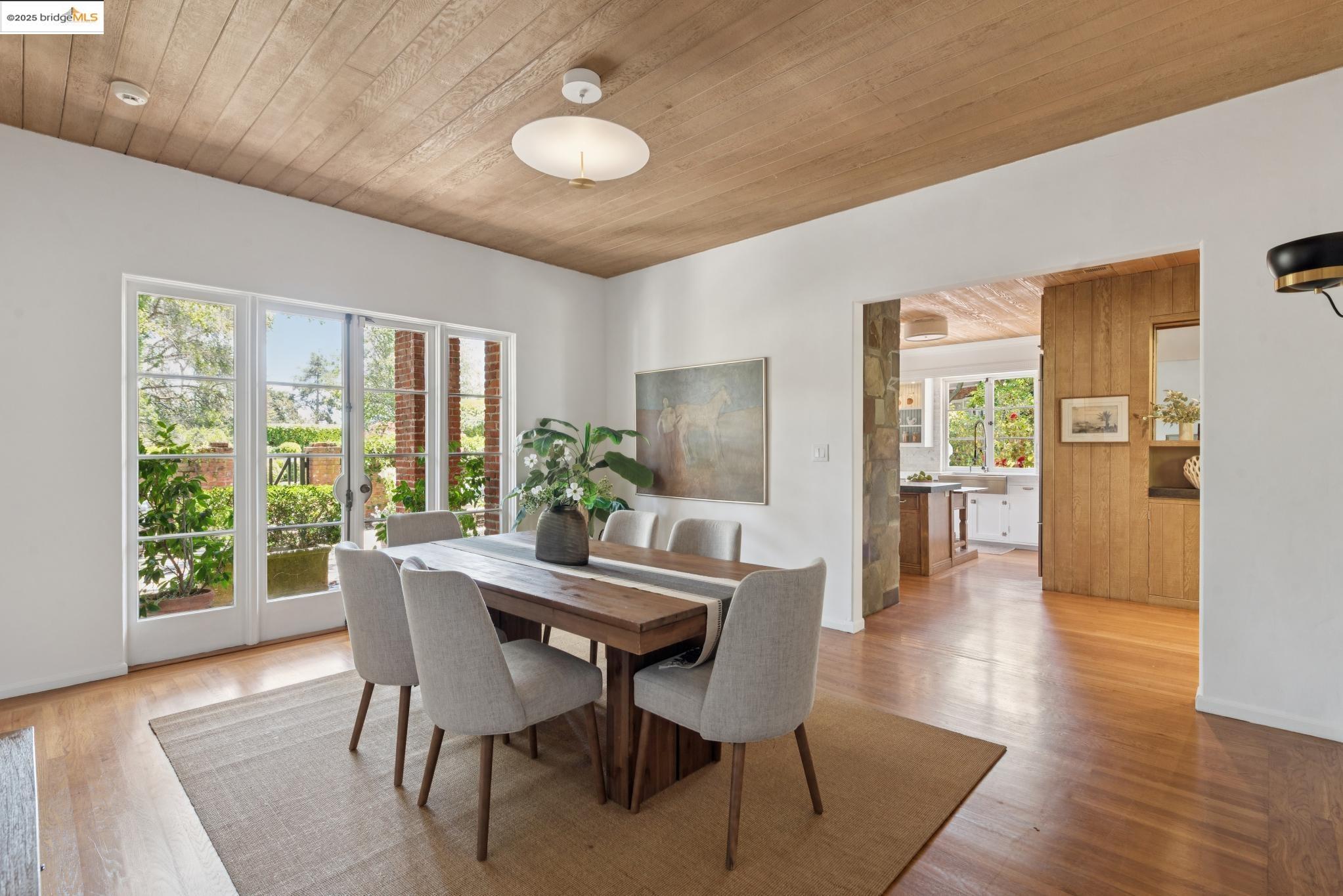 Detail Gallery Image 14 of 59 For 305 the Uplands, Berkeley,  CA 94705 - 4 Beds | 3/2 Baths