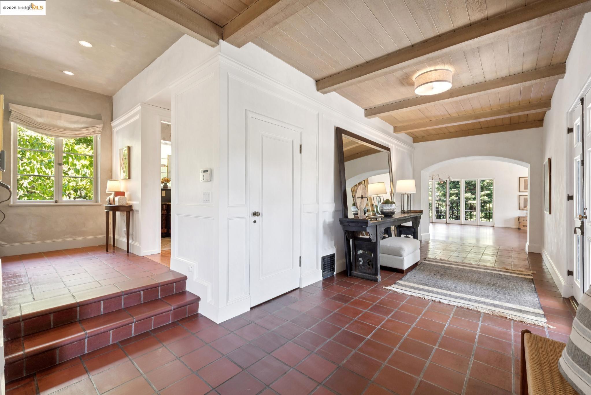 Detail Gallery Image 20 of 59 For 305 the Uplands, Berkeley,  CA 94705 - 4 Beds | 3/2 Baths