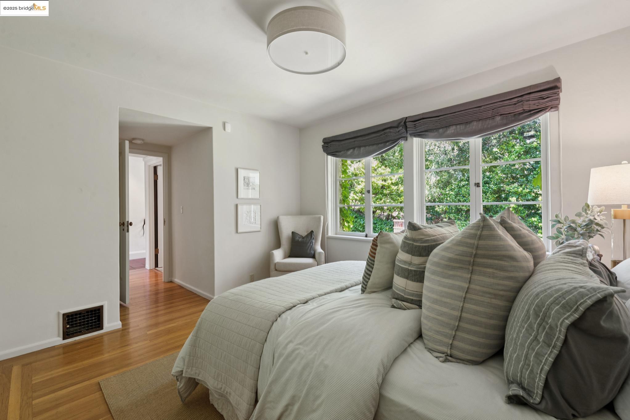 Detail Gallery Image 22 of 59 For 305 the Uplands, Berkeley,  CA 94705 - 4 Beds | 3/2 Baths