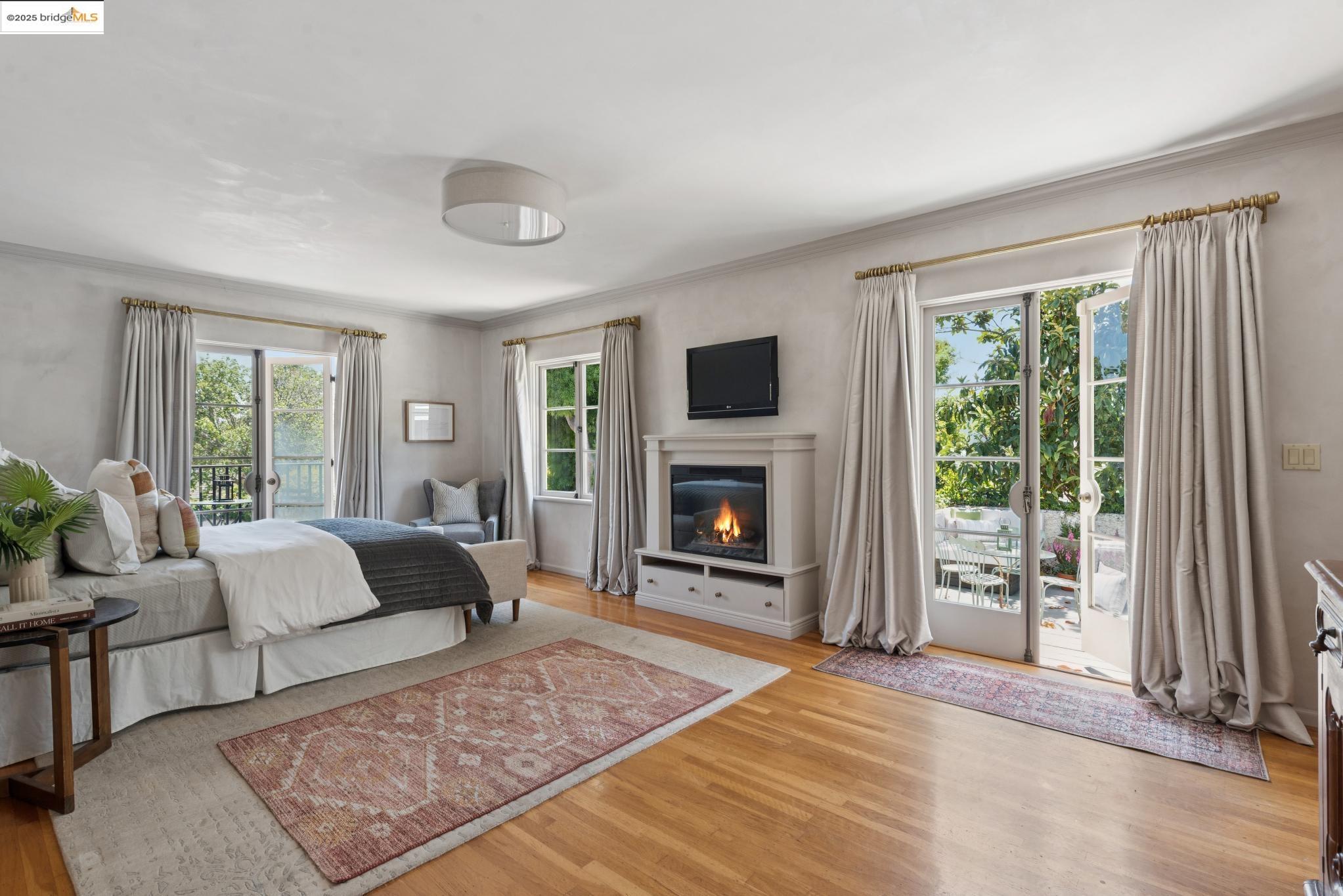 Detail Gallery Image 24 of 59 For 305 the Uplands, Berkeley,  CA 94705 - 4 Beds | 3/2 Baths