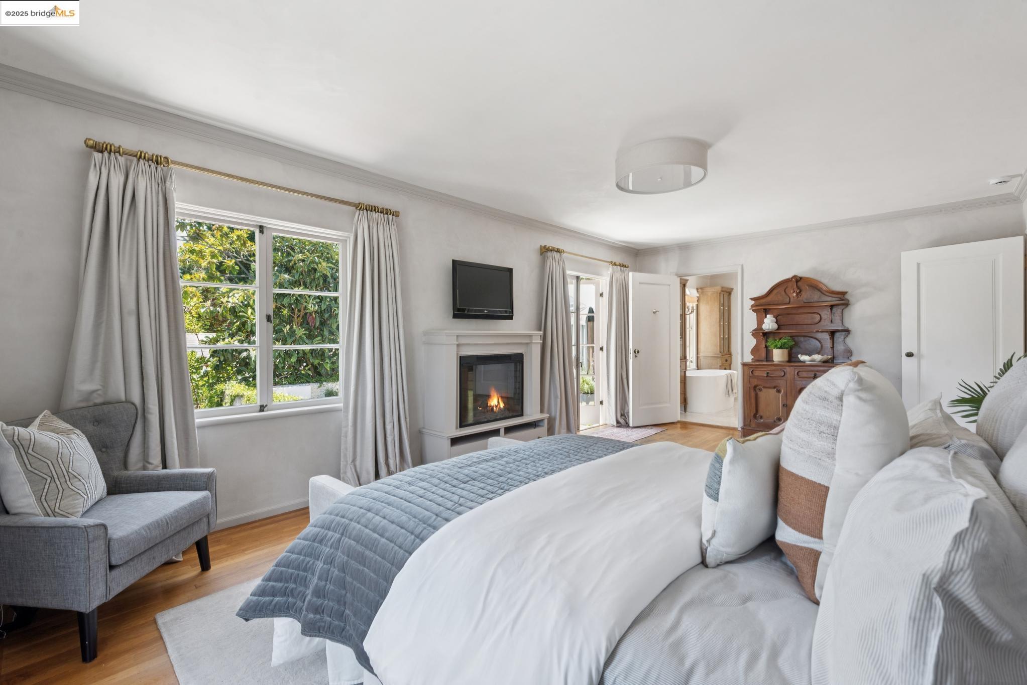 Detail Gallery Image 26 of 59 For 305 the Uplands, Berkeley,  CA 94705 - 4 Beds | 3/2 Baths