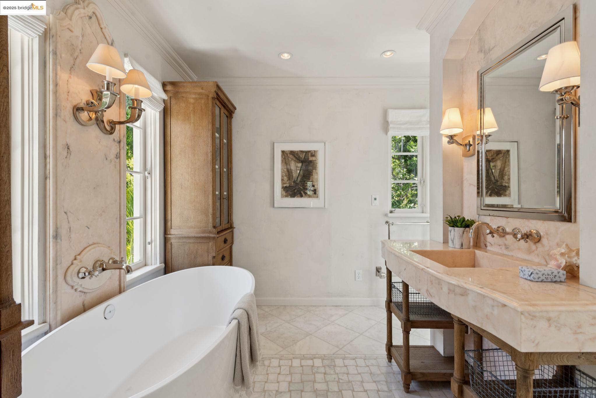 Detail Gallery Image 27 of 59 For 305 the Uplands, Berkeley,  CA 94705 - 4 Beds | 3/2 Baths