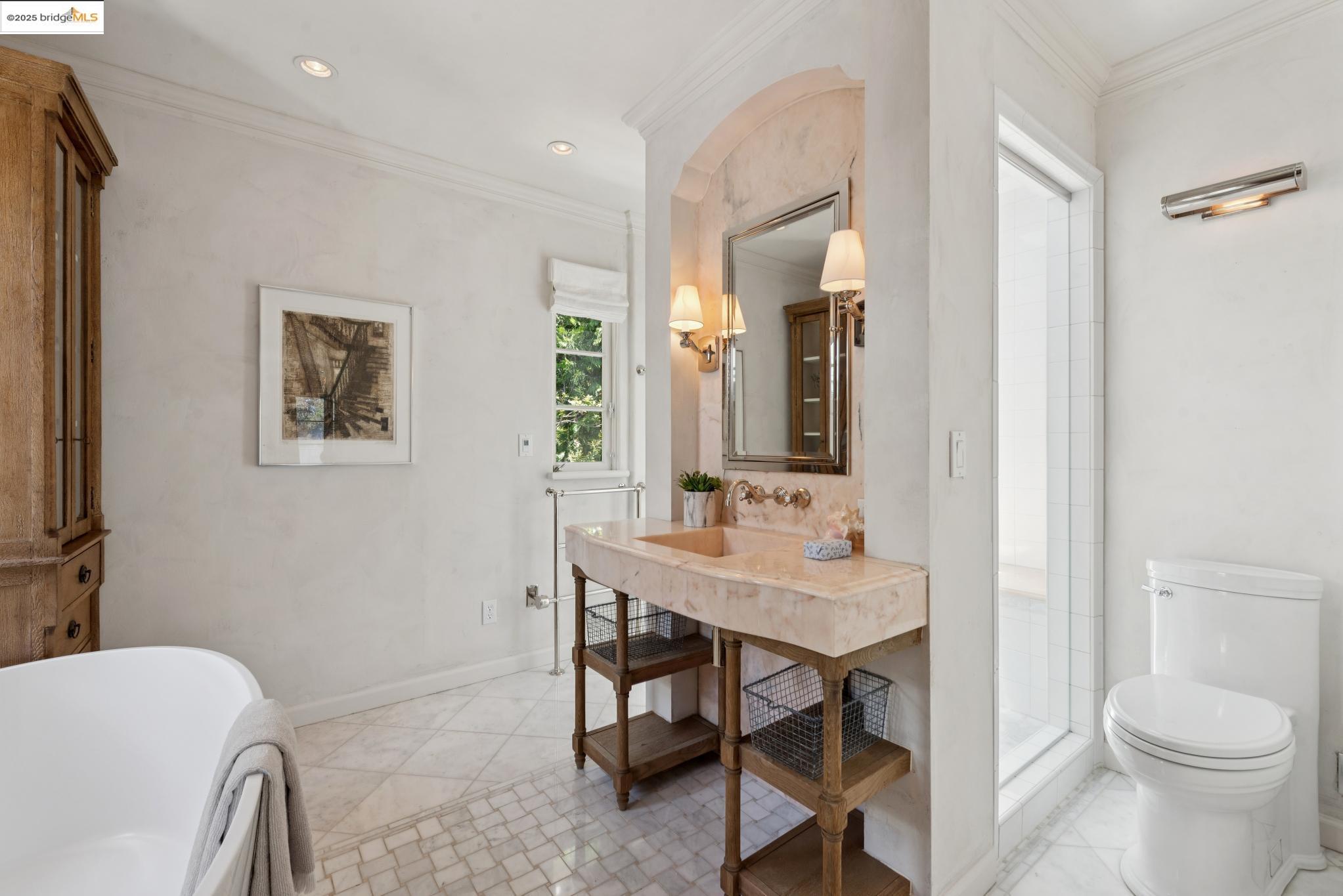 Detail Gallery Image 28 of 59 For 305 the Uplands, Berkeley,  CA 94705 - 4 Beds | 3/2 Baths