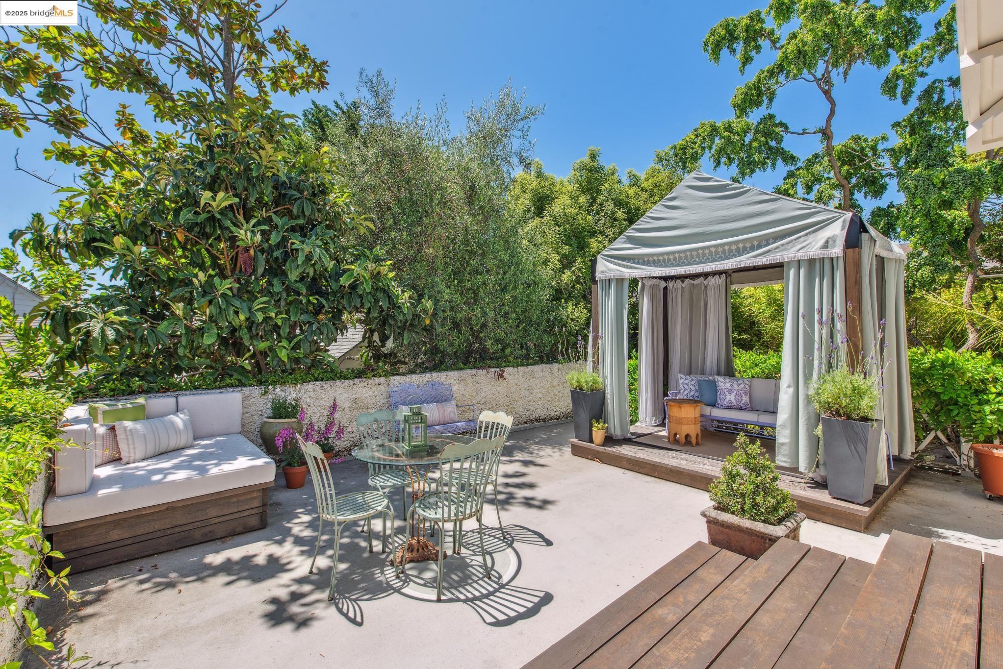 Detail Gallery Image 30 of 59 For 305 the Uplands, Berkeley,  CA 94705 - 4 Beds | 3/2 Baths