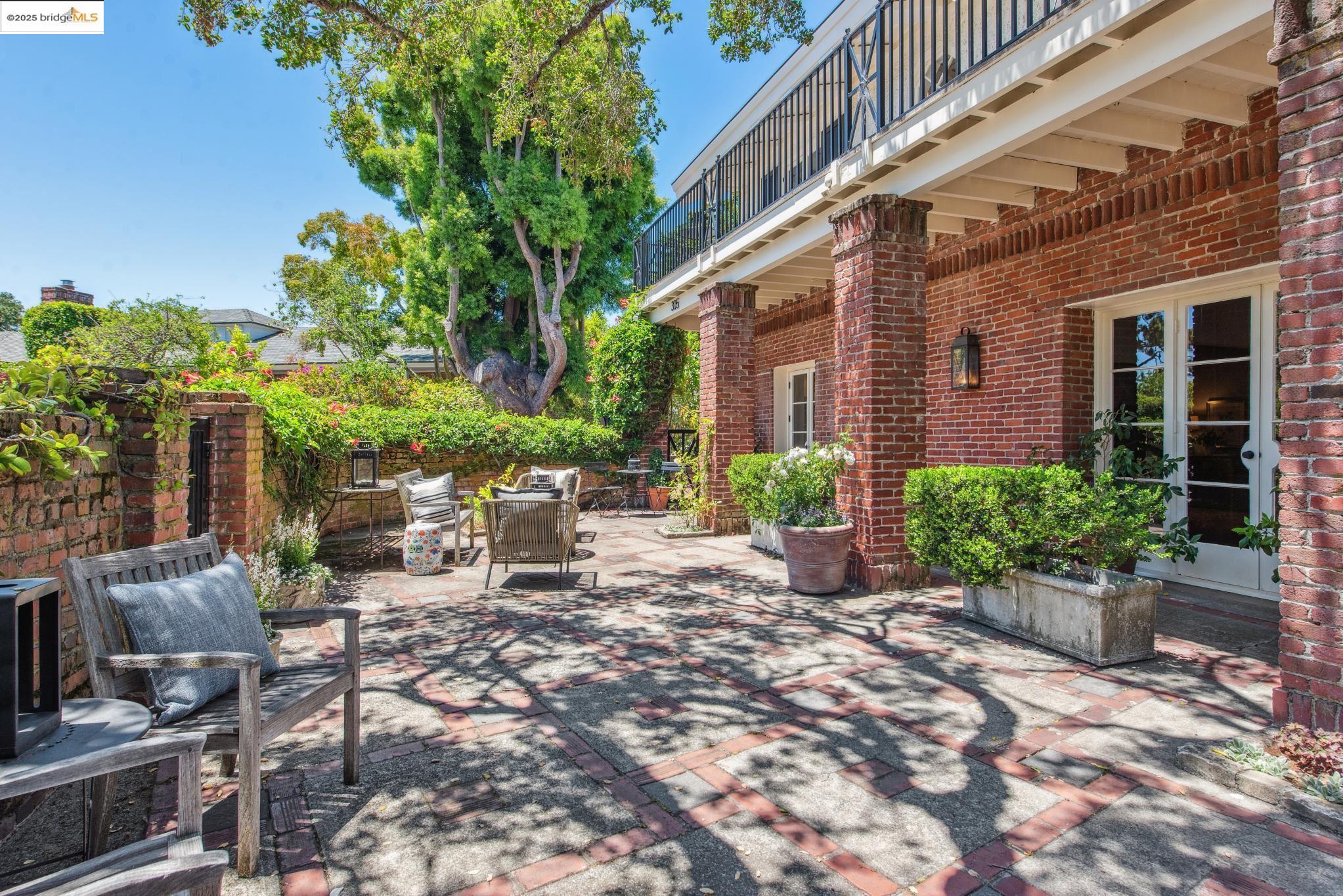 Detail Gallery Image 4 of 59 For 305 the Uplands, Berkeley,  CA 94705 - 4 Beds | 3/2 Baths