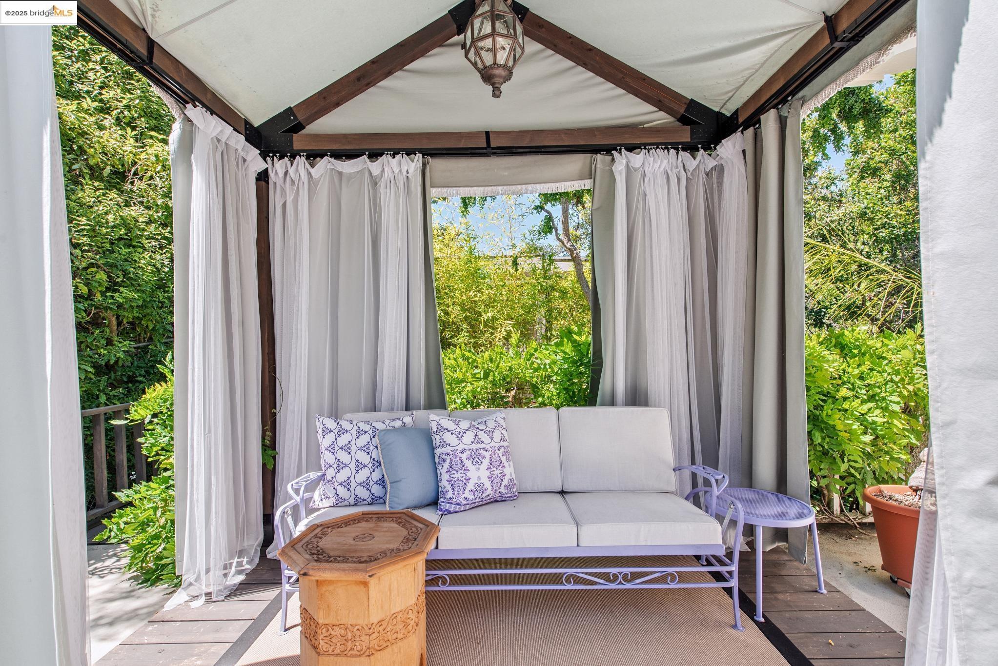 Detail Gallery Image 31 of 59 For 305 the Uplands, Berkeley,  CA 94705 - 4 Beds | 3/2 Baths