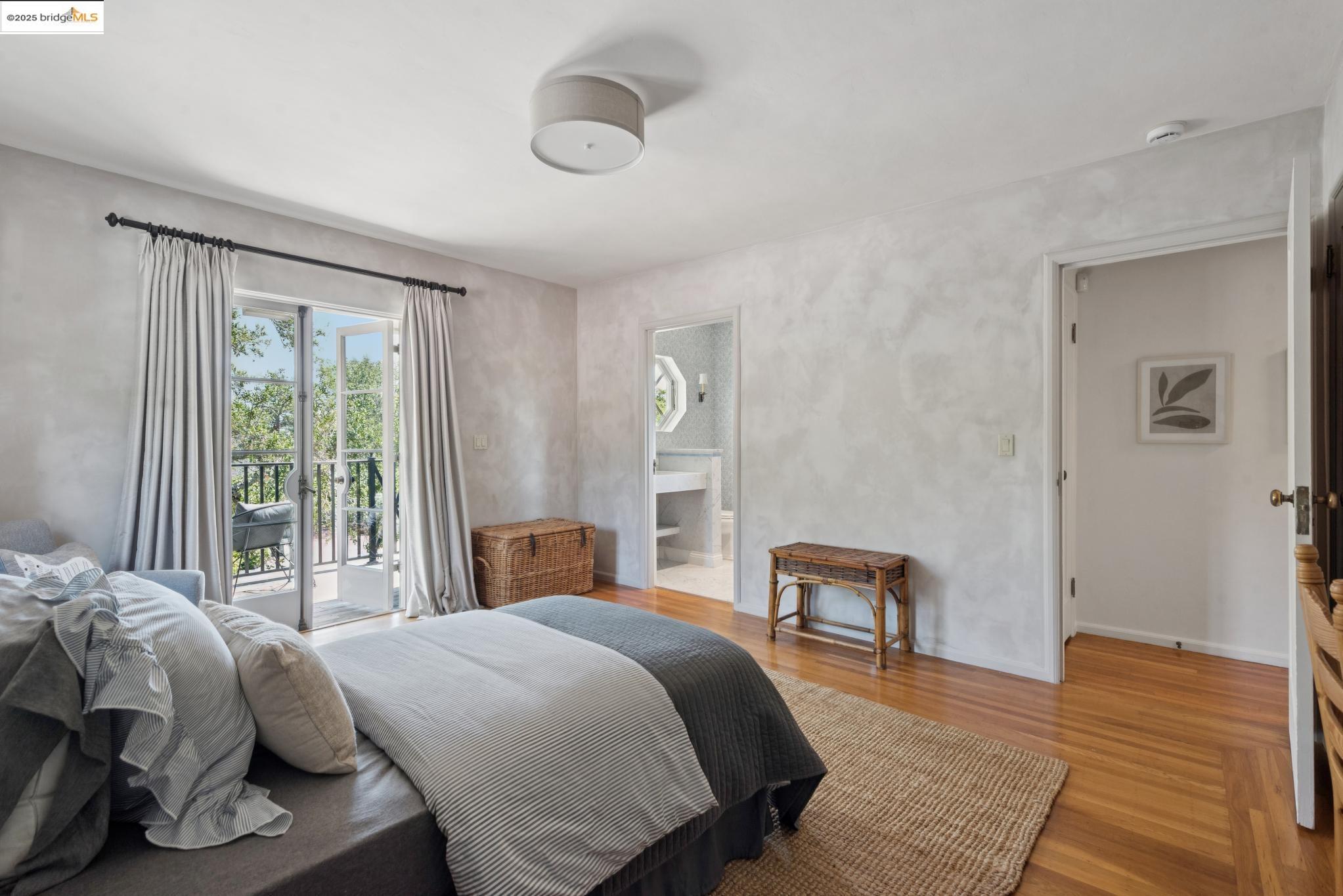 Detail Gallery Image 34 of 59 For 305 the Uplands, Berkeley,  CA 94705 - 4 Beds | 3/2 Baths