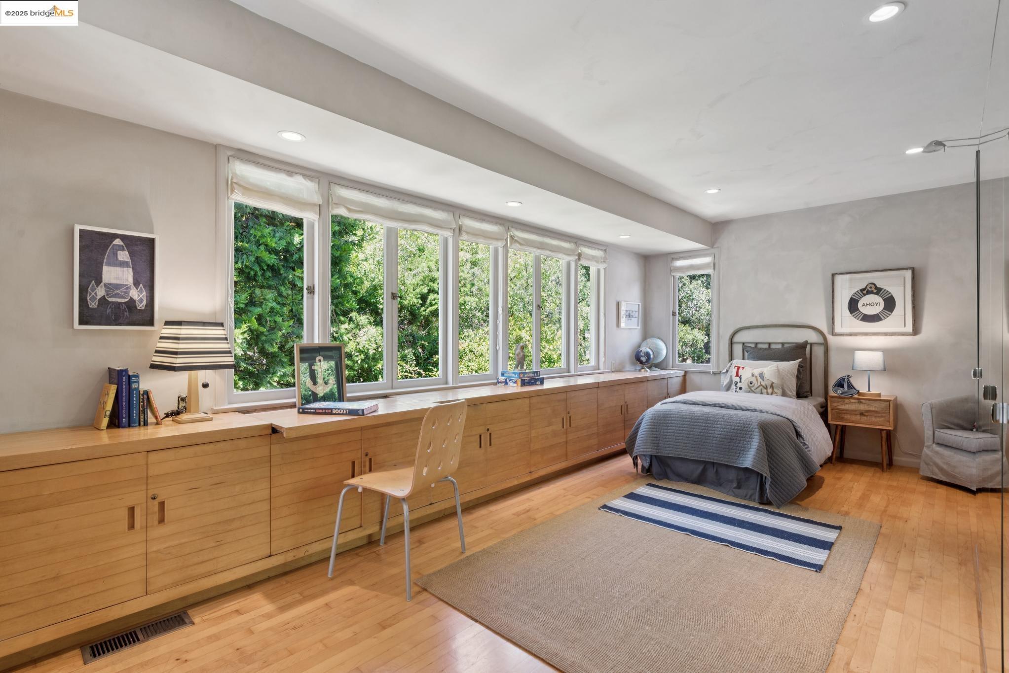 Detail Gallery Image 37 of 59 For 305 the Uplands, Berkeley,  CA 94705 - 4 Beds | 3/2 Baths