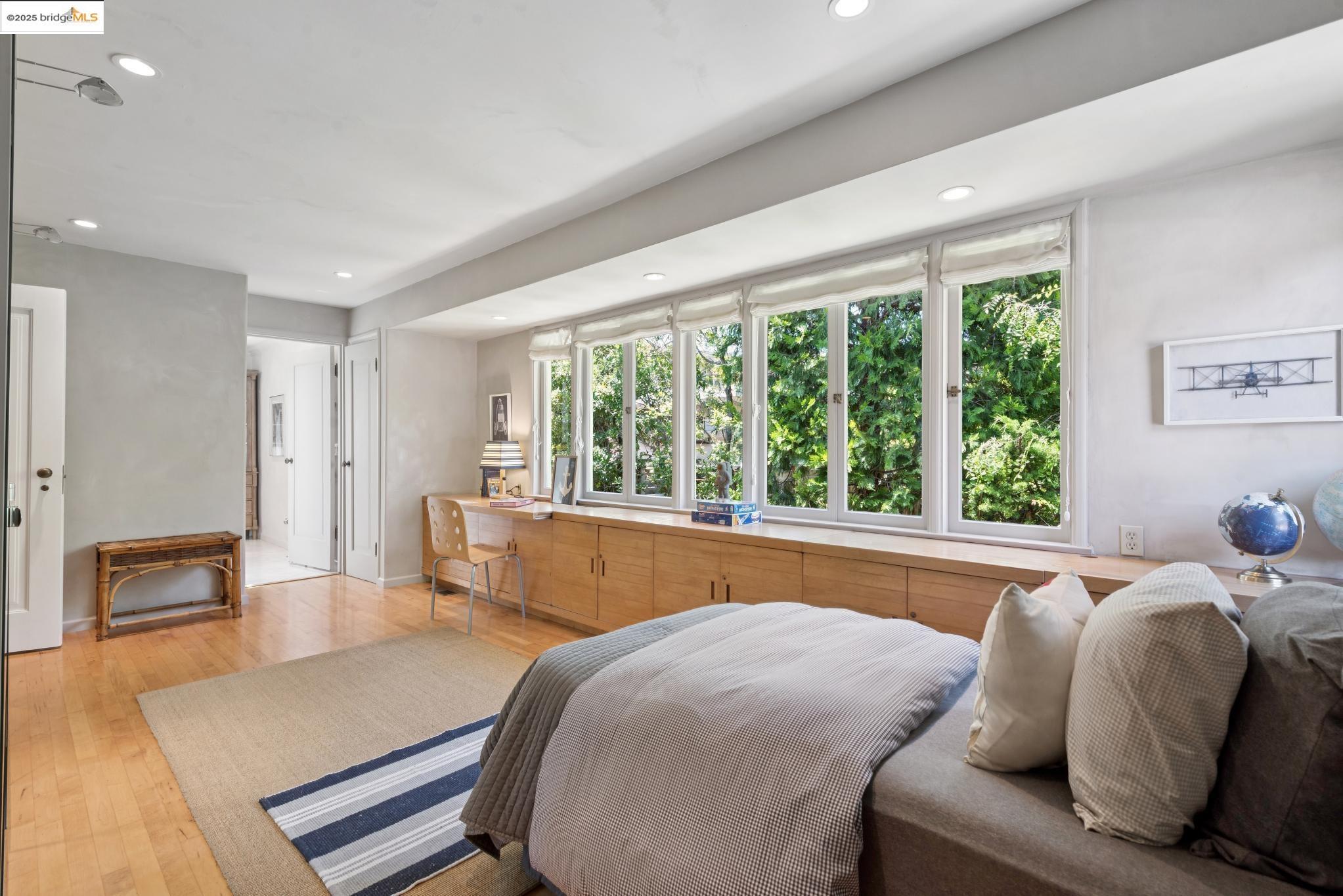 Detail Gallery Image 38 of 59 For 305 the Uplands, Berkeley,  CA 94705 - 4 Beds | 3/2 Baths