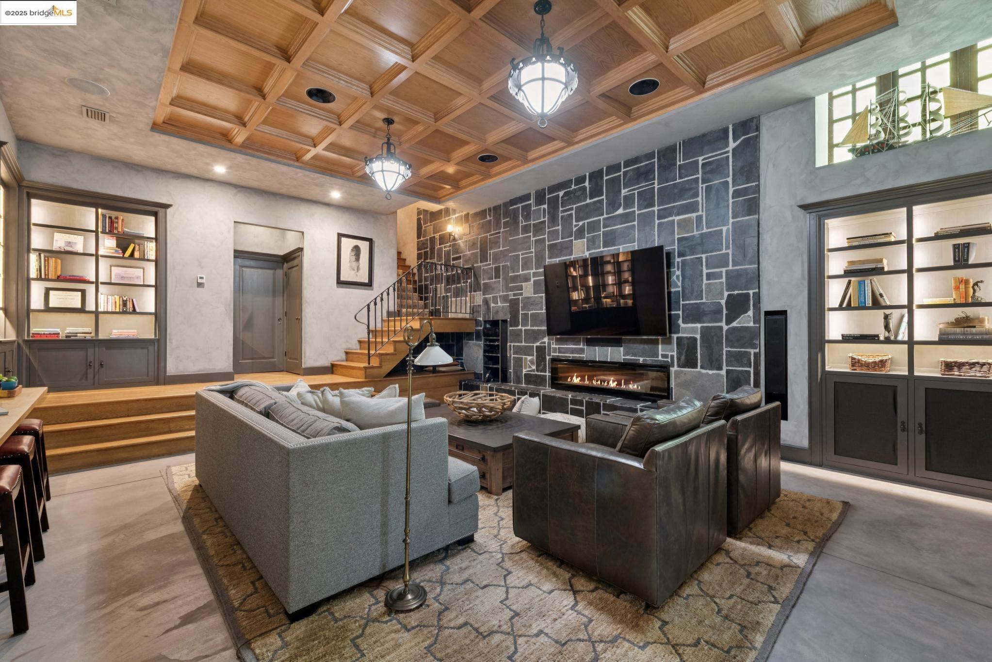 Detail Gallery Image 40 of 59 For 305 the Uplands, Berkeley,  CA 94705 - 4 Beds | 3/2 Baths