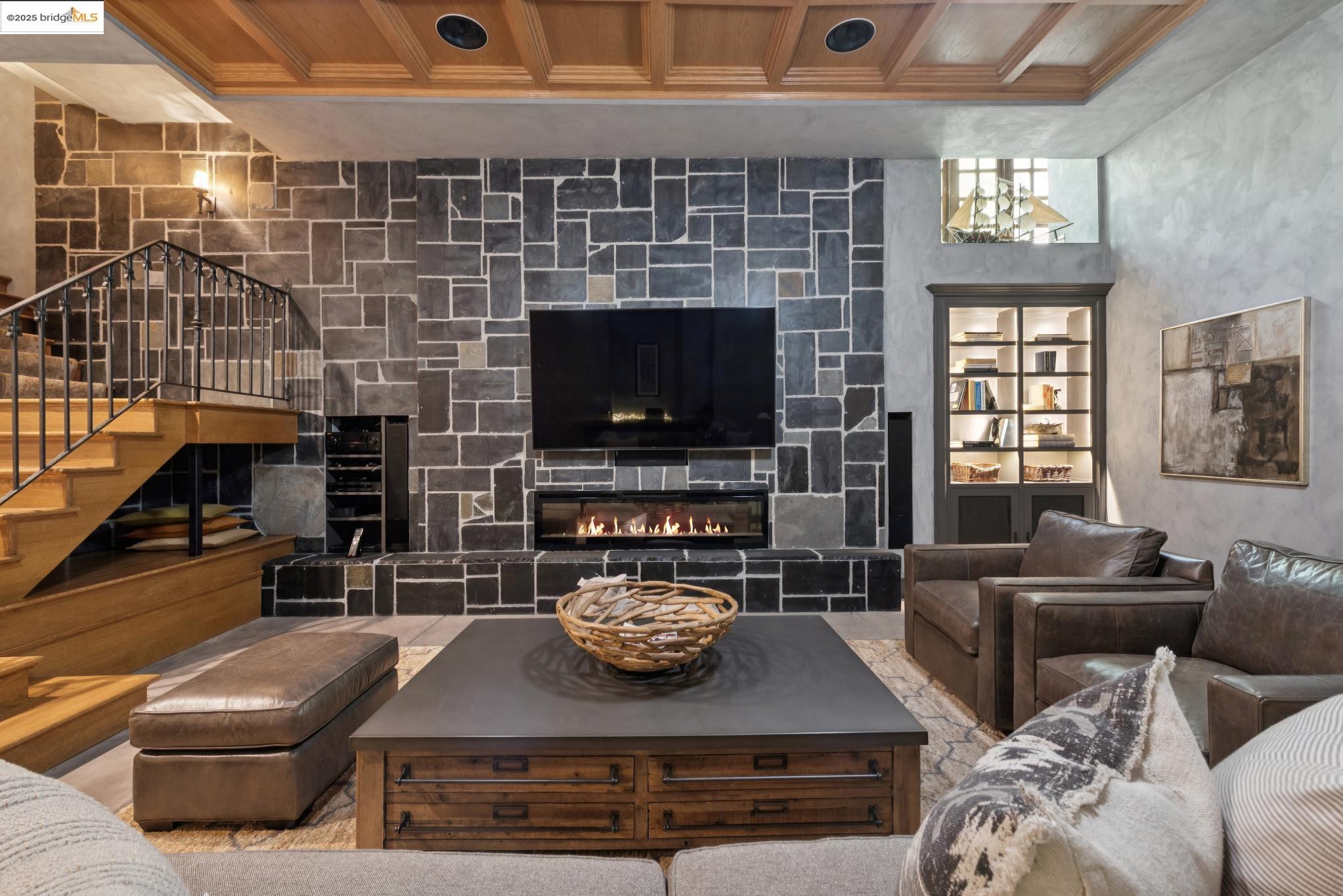 Detail Gallery Image 41 of 59 For 305 the Uplands, Berkeley,  CA 94705 - 4 Beds | 3/2 Baths
