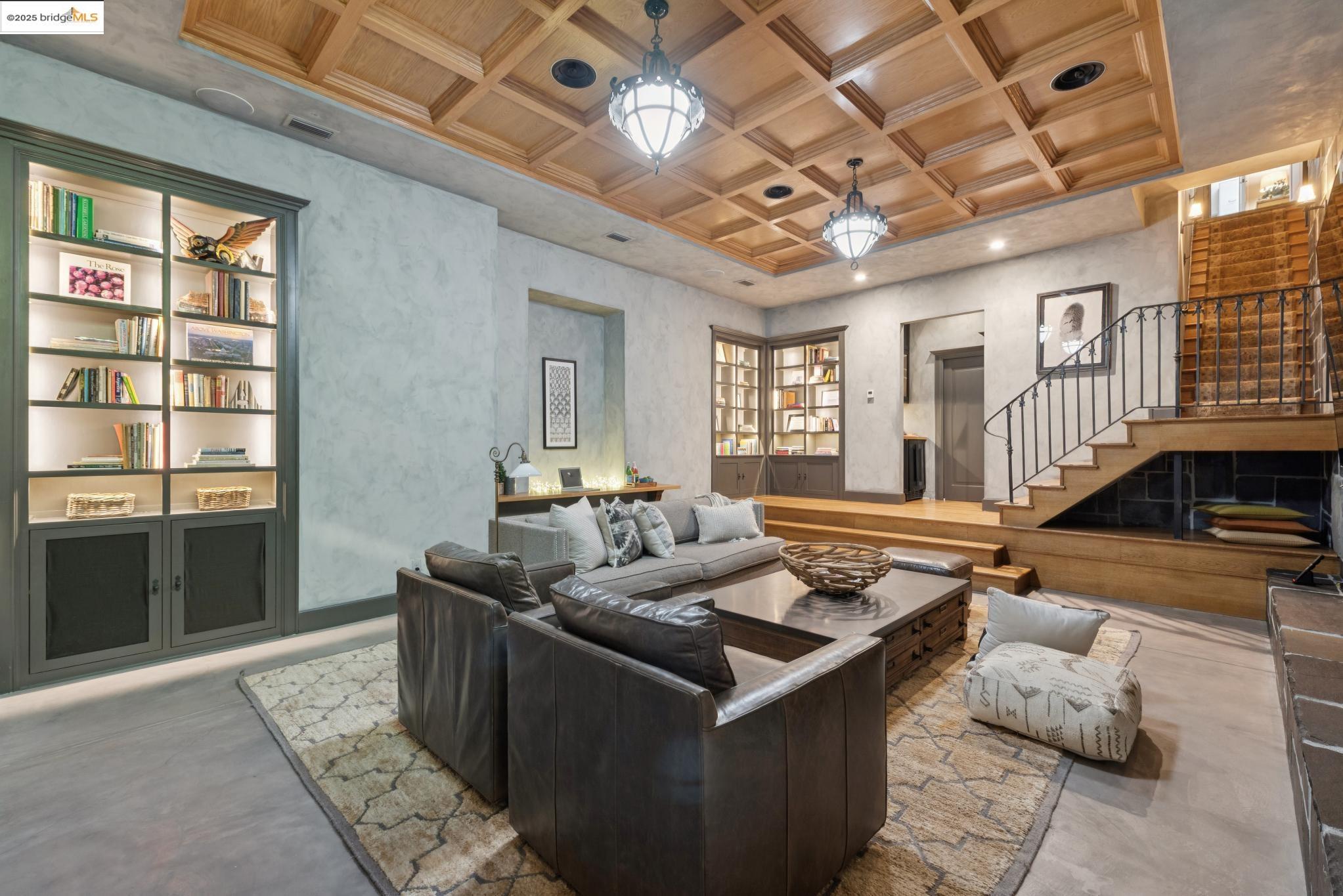 Detail Gallery Image 42 of 59 For 305 the Uplands, Berkeley,  CA 94705 - 4 Beds | 3/2 Baths