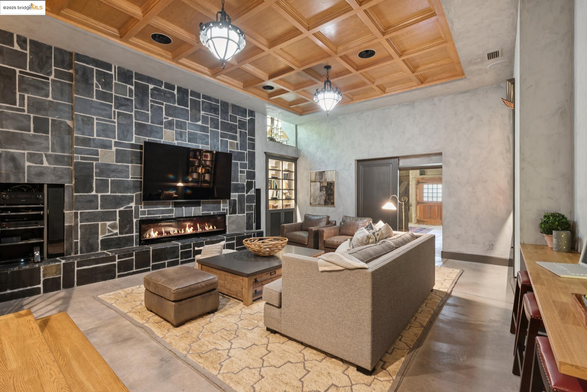 Detail Gallery Image 43 of 59 For 305 the Uplands, Berkeley,  CA 94705 - 4 Beds | 3/2 Baths