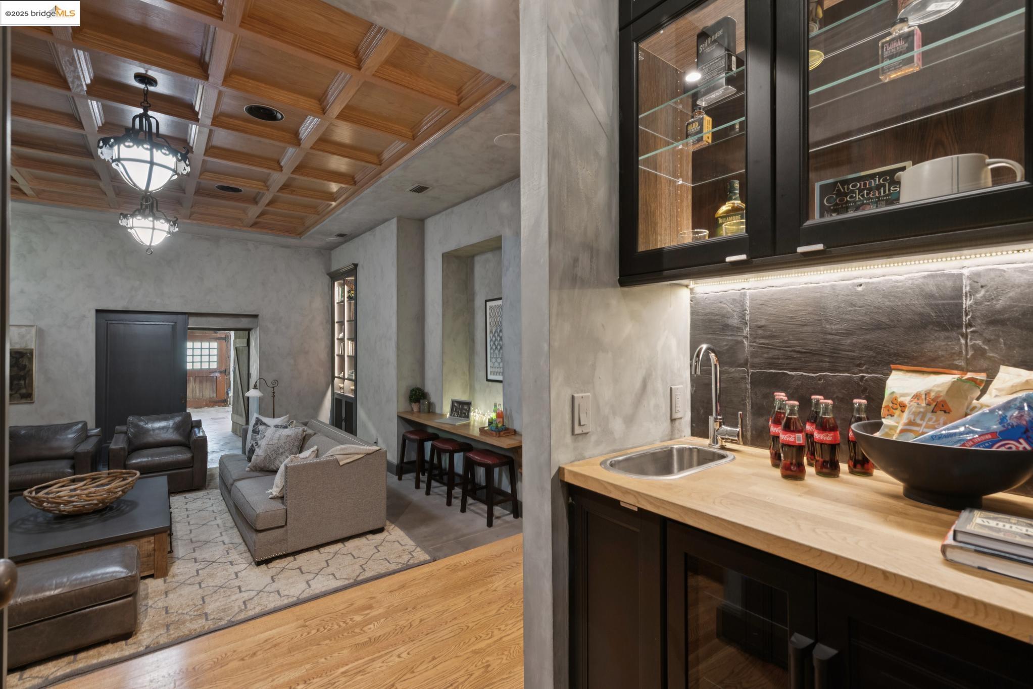 Detail Gallery Image 44 of 59 For 305 the Uplands, Berkeley,  CA 94705 - 4 Beds | 3/2 Baths