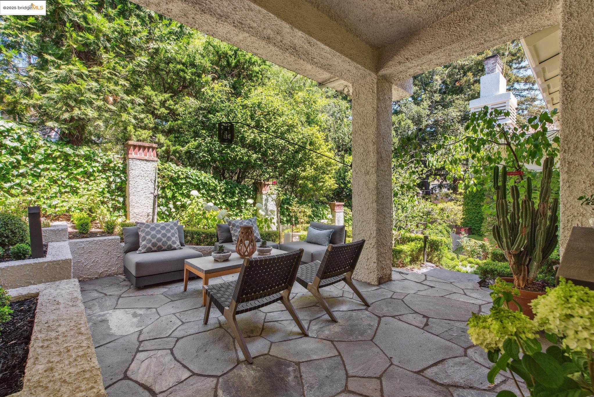 Detail Gallery Image 50 of 59 For 305 the Uplands, Berkeley,  CA 94705 - 4 Beds | 3/2 Baths