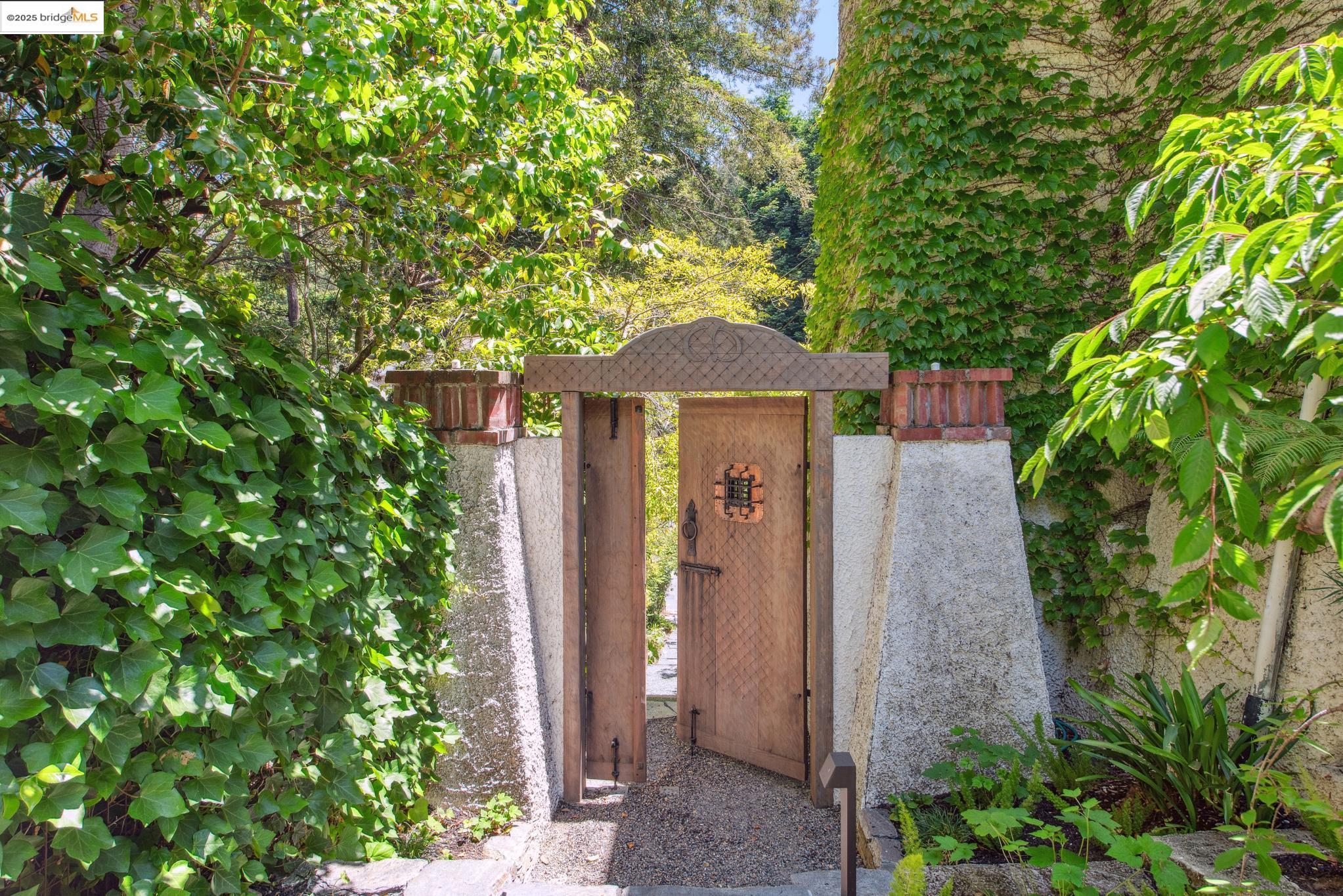 Detail Gallery Image 55 of 59 For 305 the Uplands, Berkeley,  CA 94705 - 4 Beds | 3/2 Baths