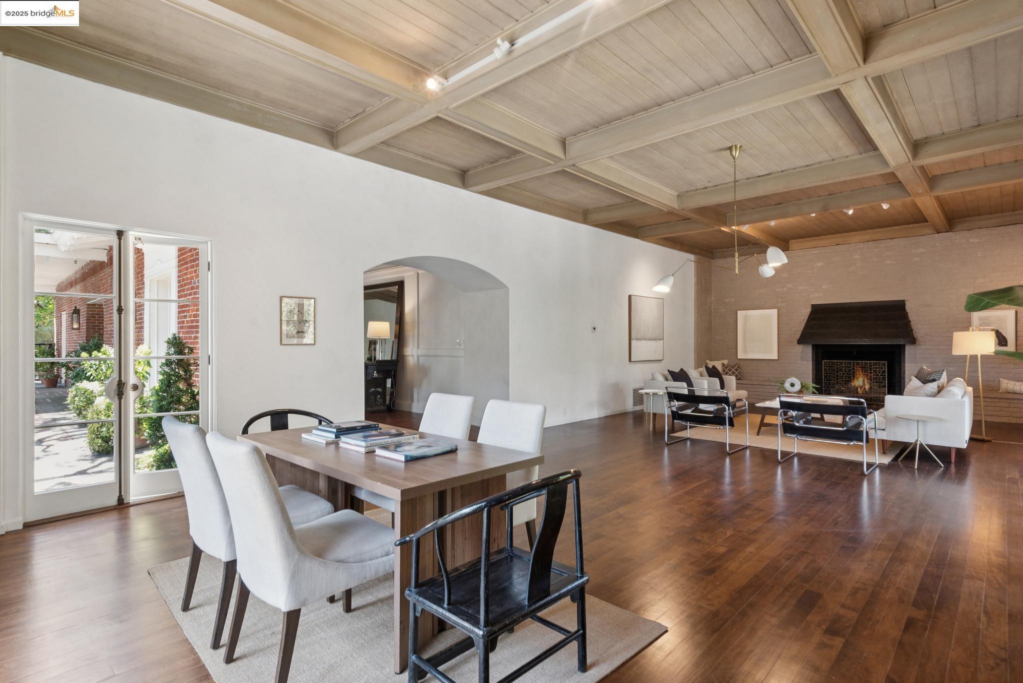 Detail Gallery Image 7 of 59 For 305 the Uplands, Berkeley,  CA 94705 - 4 Beds | 3/2 Baths