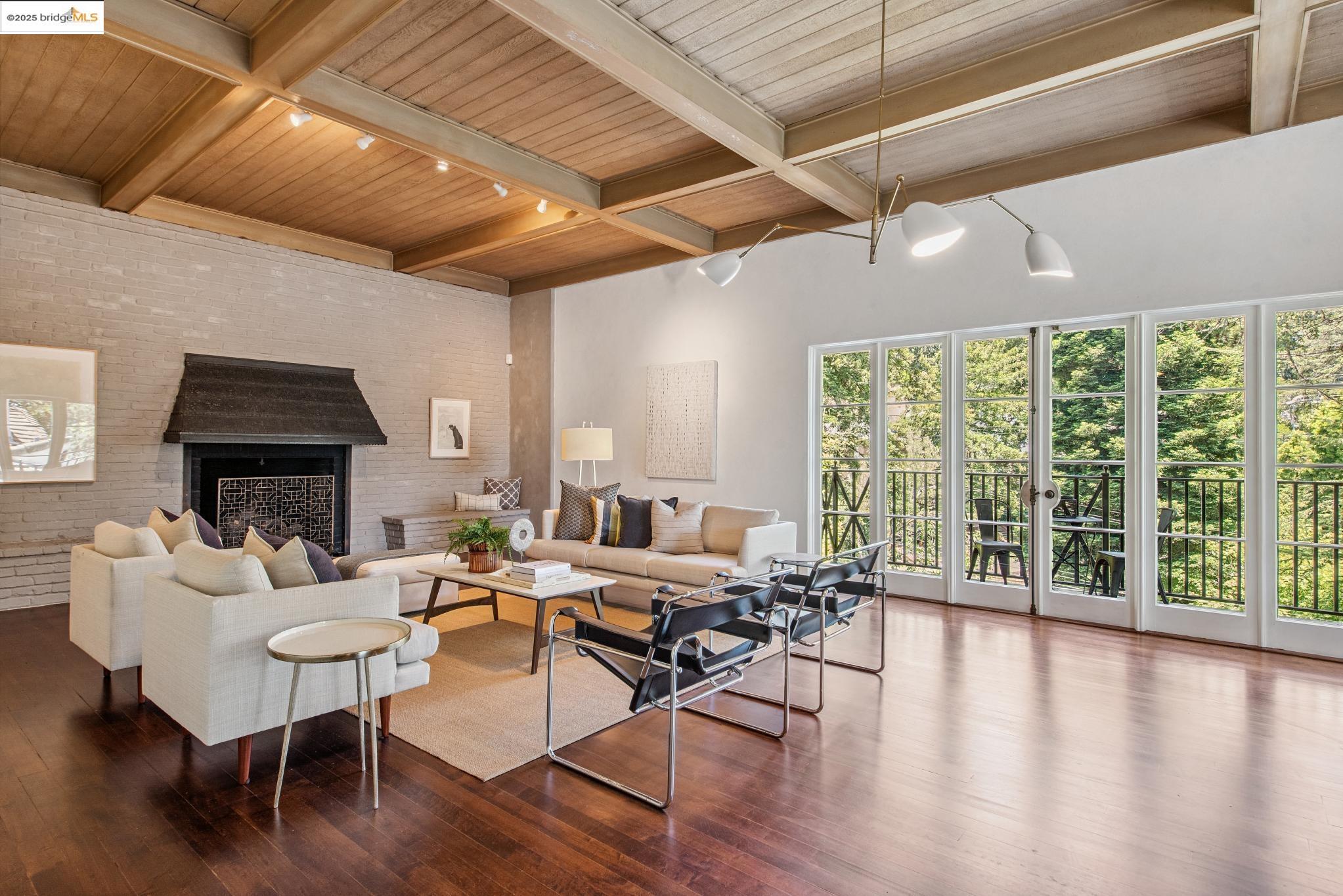 Detail Gallery Image 9 of 59 For 305 the Uplands, Berkeley,  CA 94705 - 4 Beds | 3/2 Baths