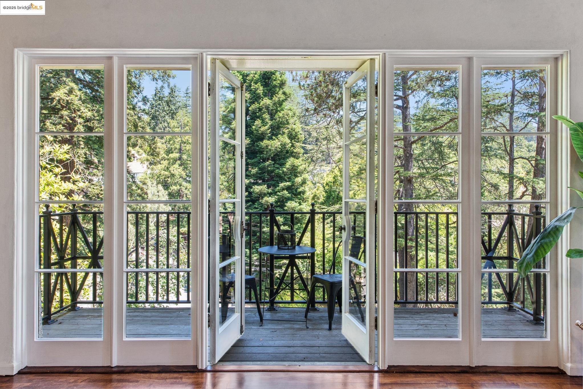 Detail Gallery Image 10 of 59 For 305 the Uplands, Berkeley,  CA 94705 - 4 Beds | 3/2 Baths