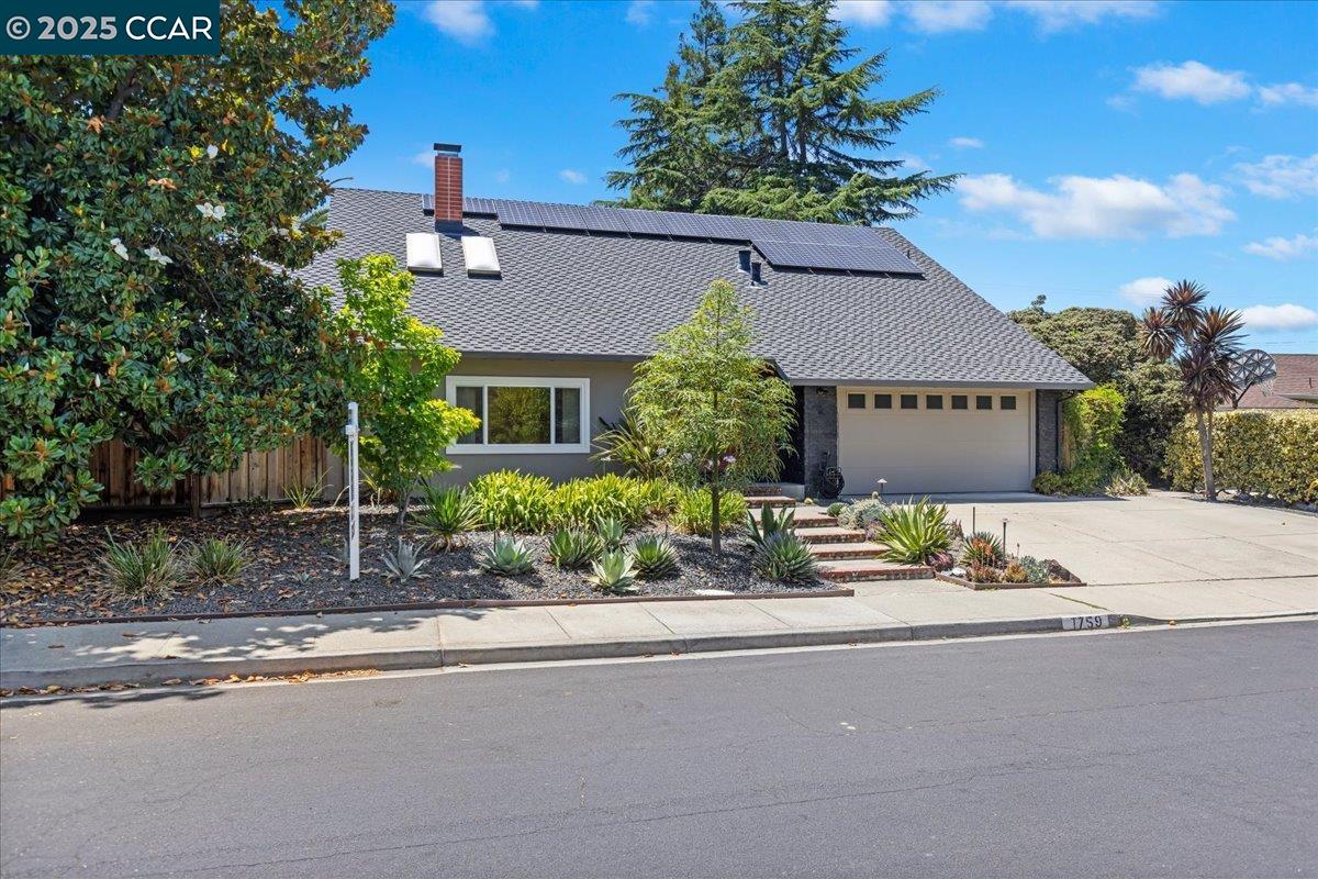 Detail Gallery Image 2 of 45 For 1759 Crescent Dr, Walnut Creek,  CA 94598 - 5 Beds | 3/1 Baths