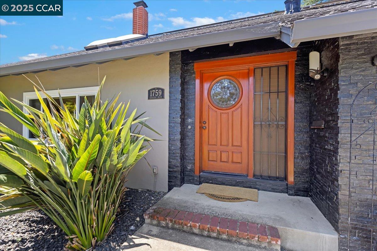 Detail Gallery Image 2 of 4 For 1759 Crescent Dr, Walnut Creek,  CA 94598 - 4 Beds | 3/1 Baths