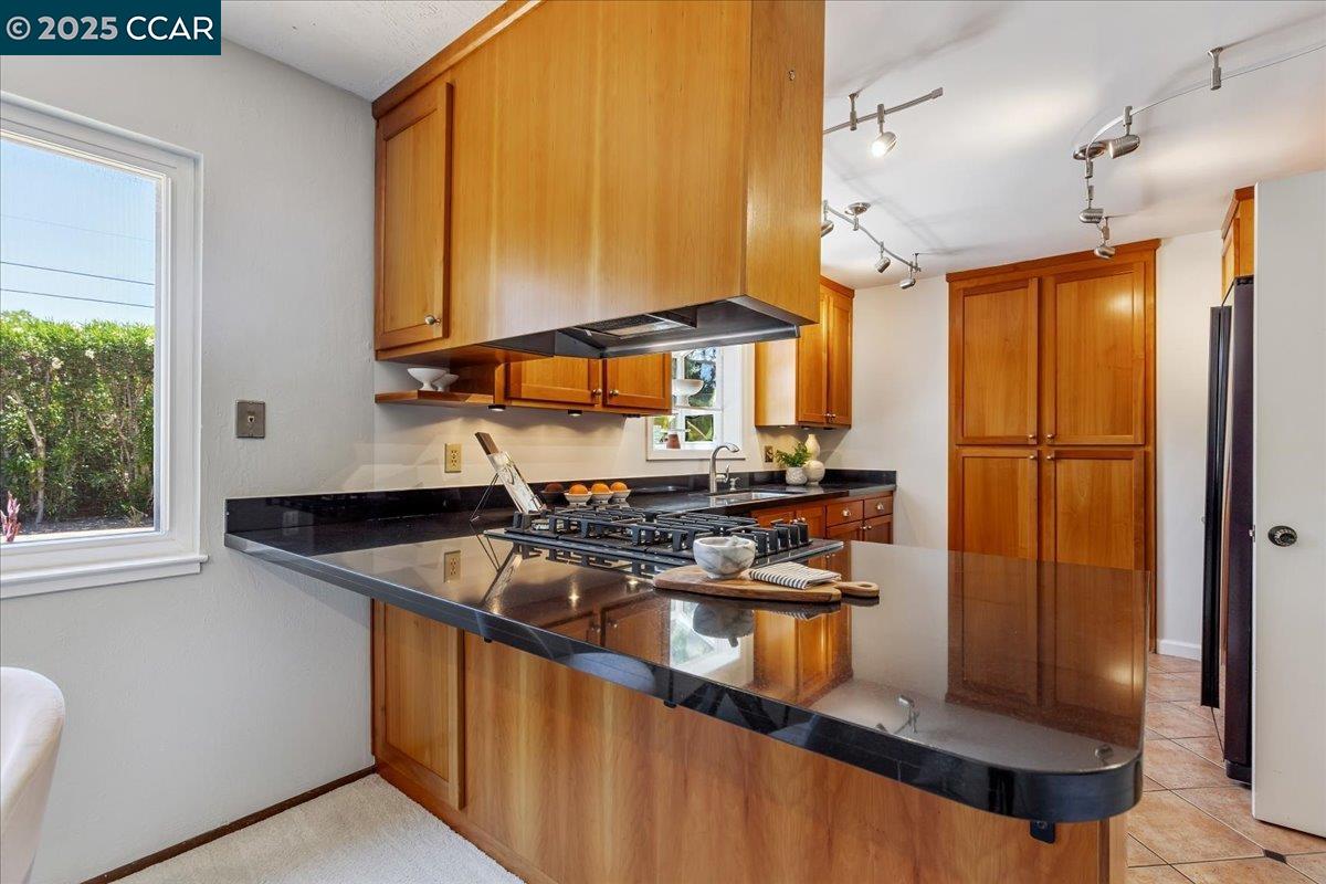 Detail Gallery Image 14 of 45 For 1759 Crescent Dr, Walnut Creek,  CA 94598 - 5 Beds | 3/1 Baths