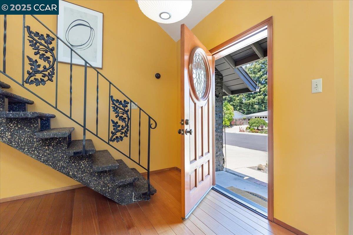 Detail Gallery Image 4 of 45 For 1759 Crescent Dr, Walnut Creek,  CA 94598 - 5 Beds | 3/1 Baths