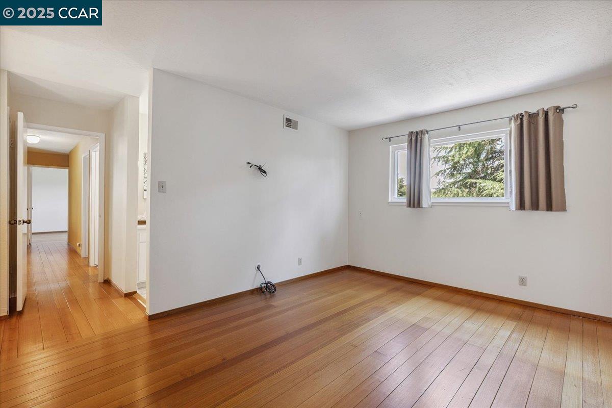 Detail Gallery Image 33 of 45 For 1759 Crescent Dr, Walnut Creek,  CA 94598 - 5 Beds | 3/1 Baths