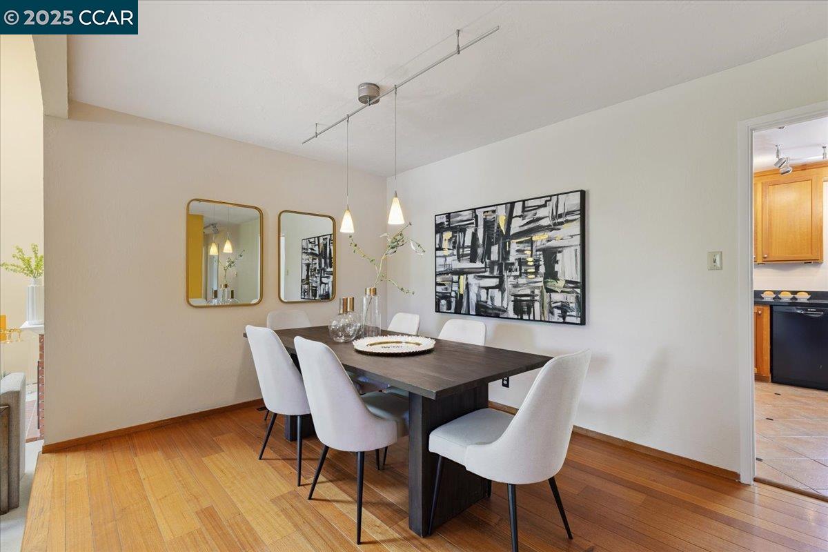 Detail Gallery Image 10 of 45 For 1759 Crescent Dr, Walnut Creek,  CA 94598 - 5 Beds | 3/1 Baths