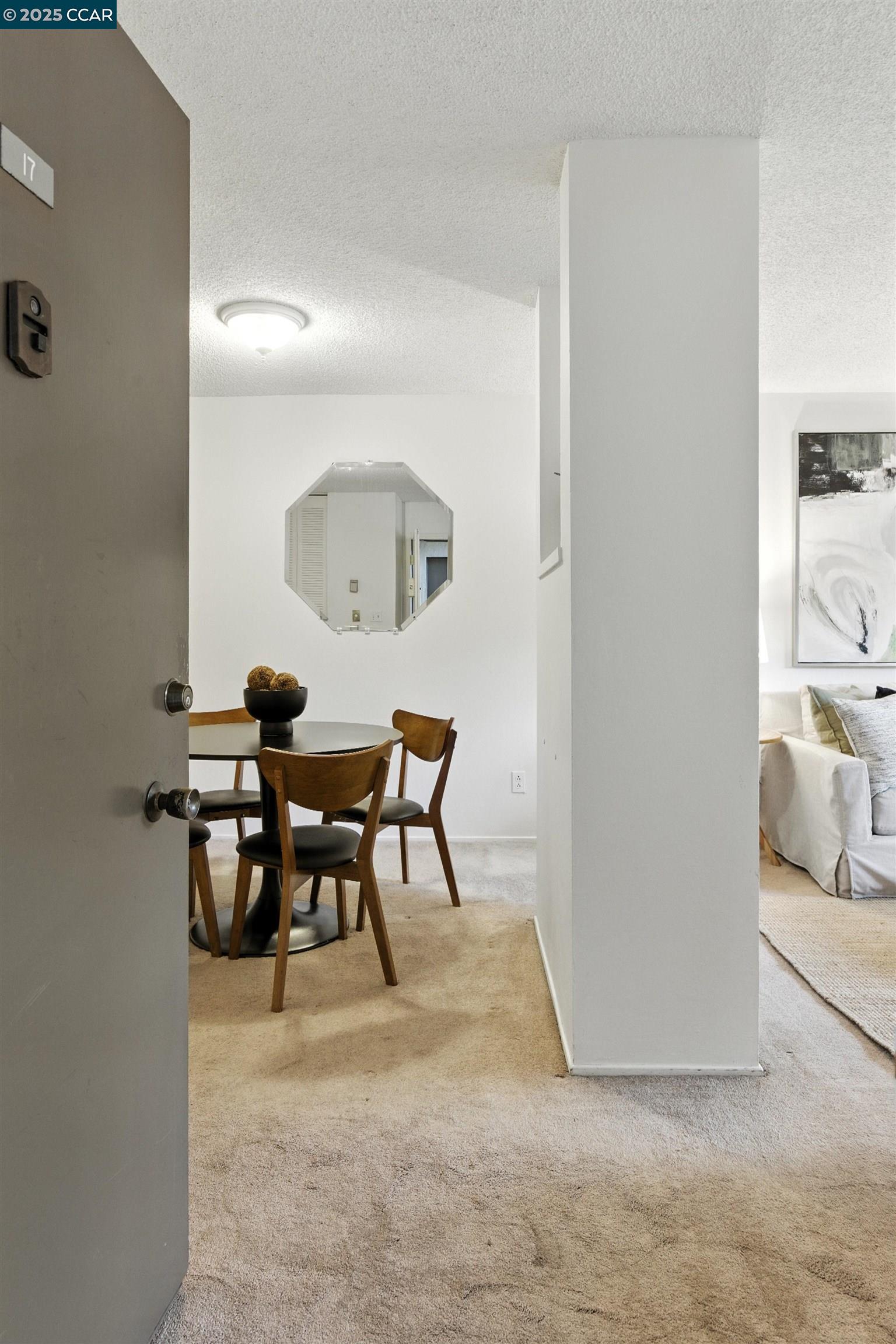 Photo #5: 41103587 Listing 