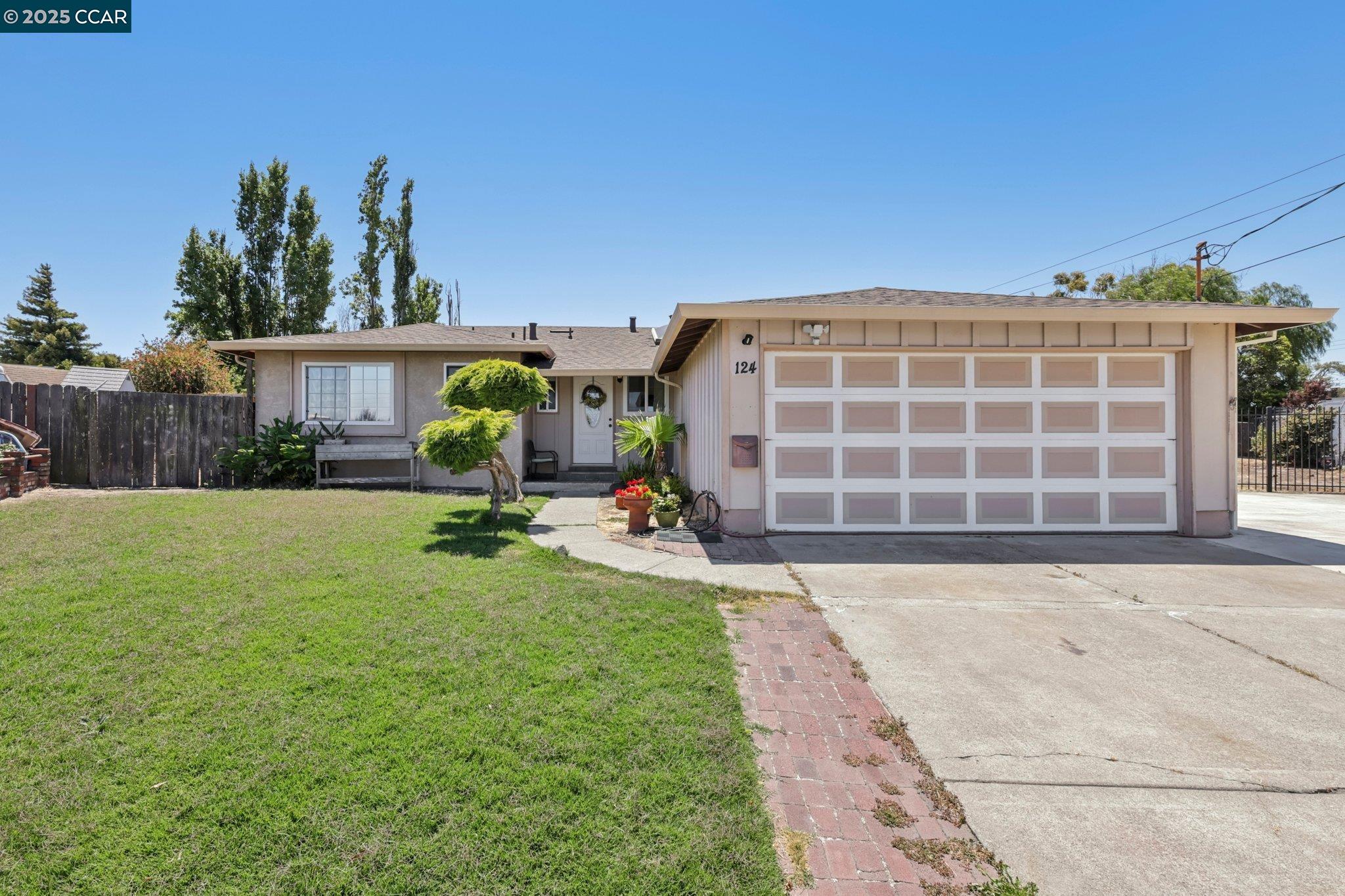 124 Zandra Ct