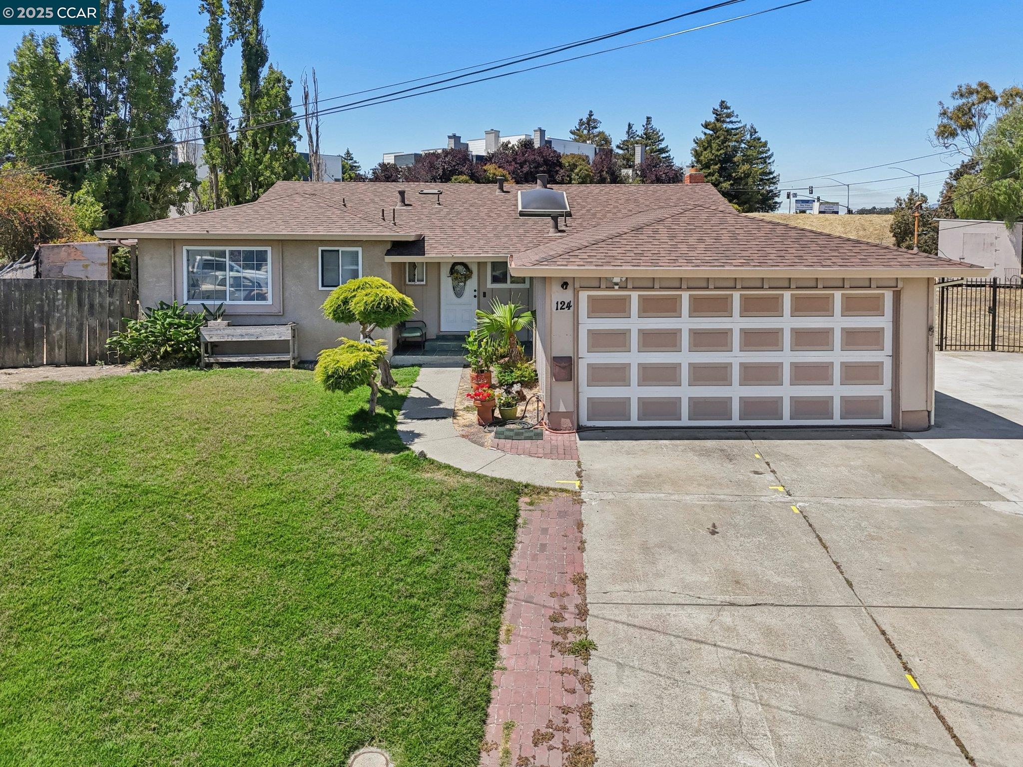 Detail Gallery Image 2 of 53 For 124 Zandra Ct, San Pablo,  CA 94806 - 5 Beds | 2 Baths