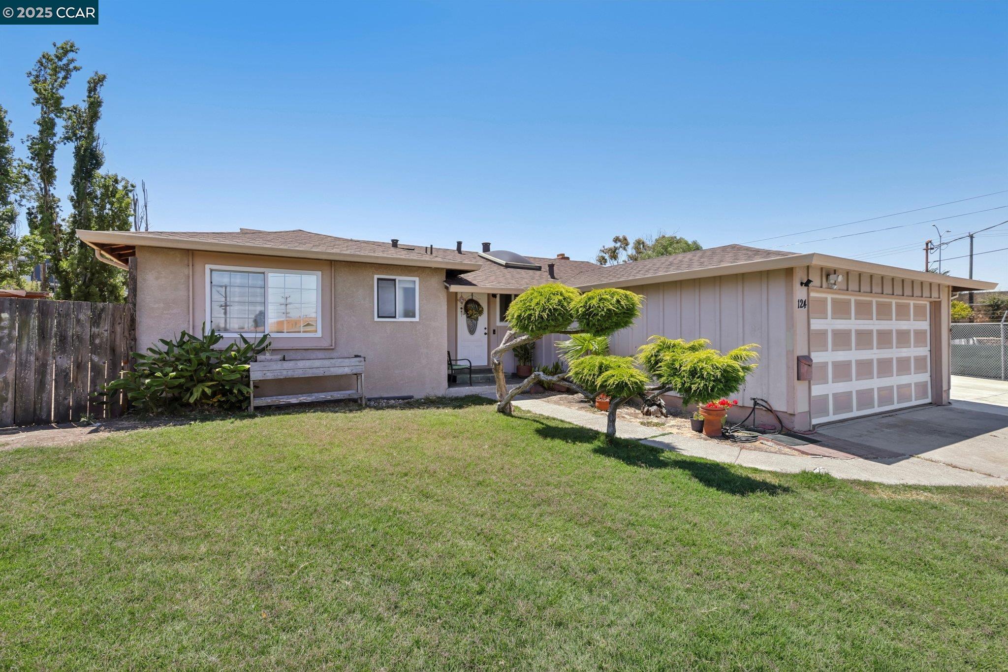 Detail Gallery Image 3 of 53 For 124 Zandra Ct, San Pablo,  CA 94806 - 5 Beds | 2 Baths